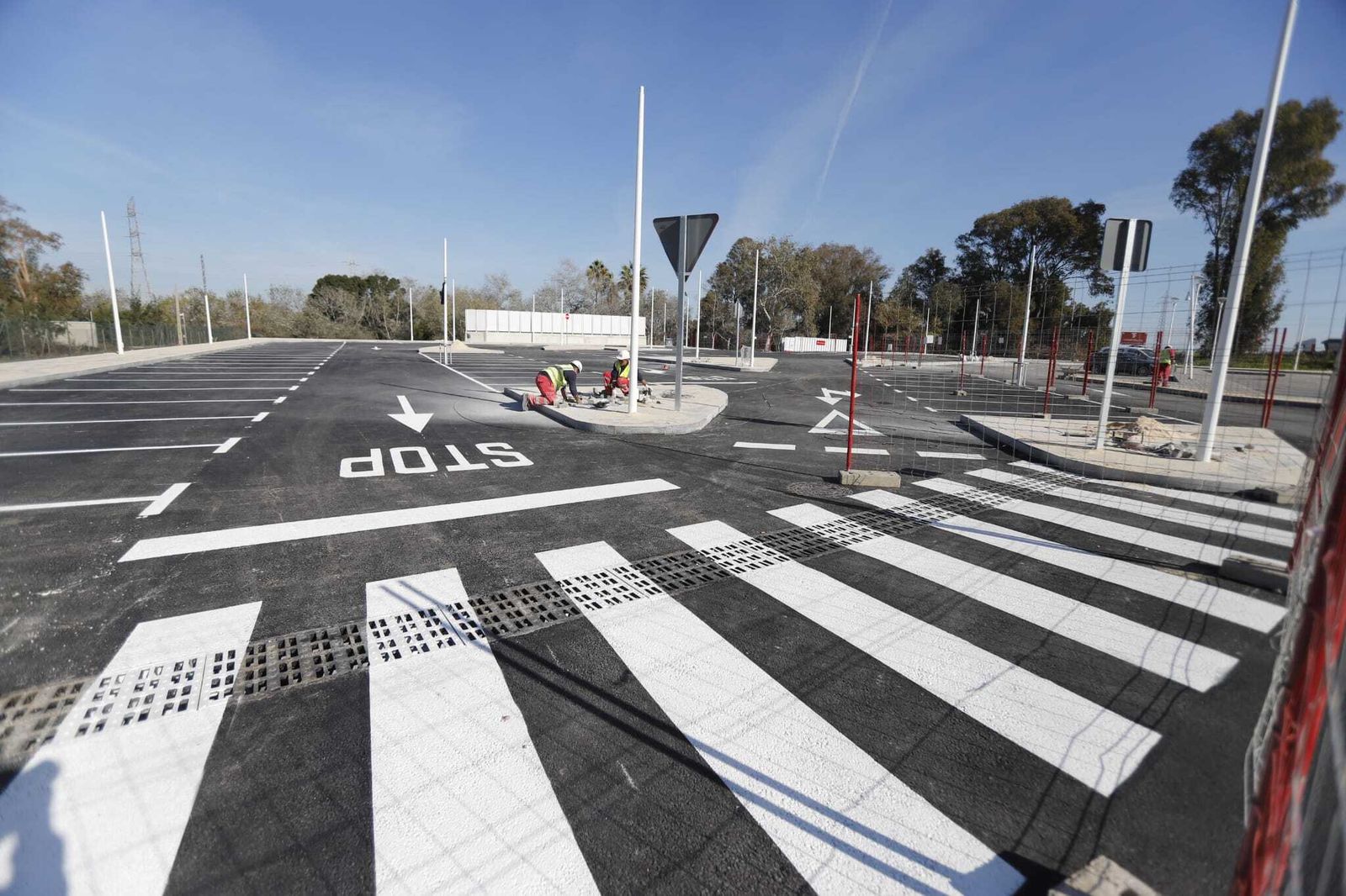 Los obreros ultimaban este martes las instalaciones antes de su apertura.