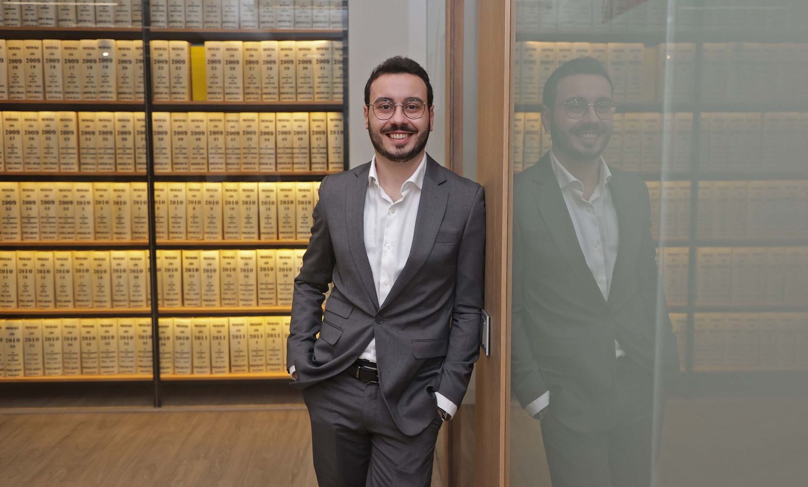 JAVI SALAS NOTARIO JOVN ALGECIRAS ERASMO (150)