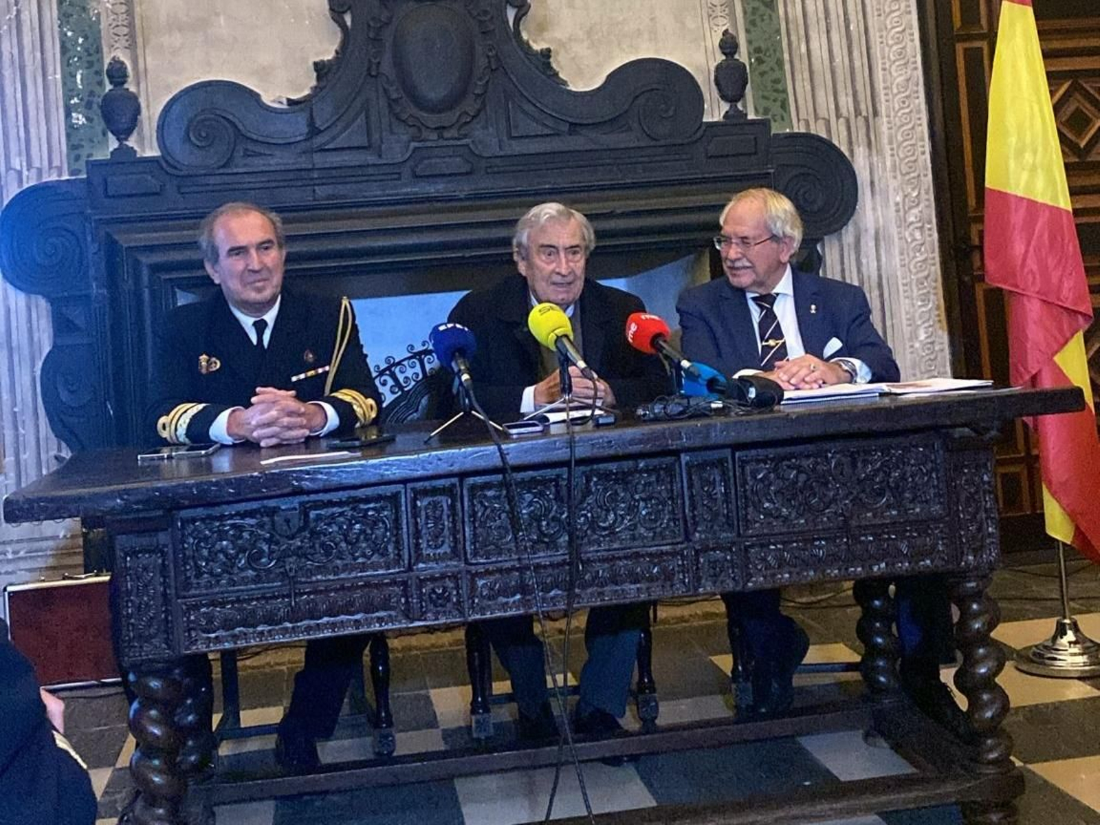 El almirante Torres, el Marqués de Santa Cruz, y Trinitario Betoret, presidente de la Asociación 500 Aniversario Álvaro de Bazán