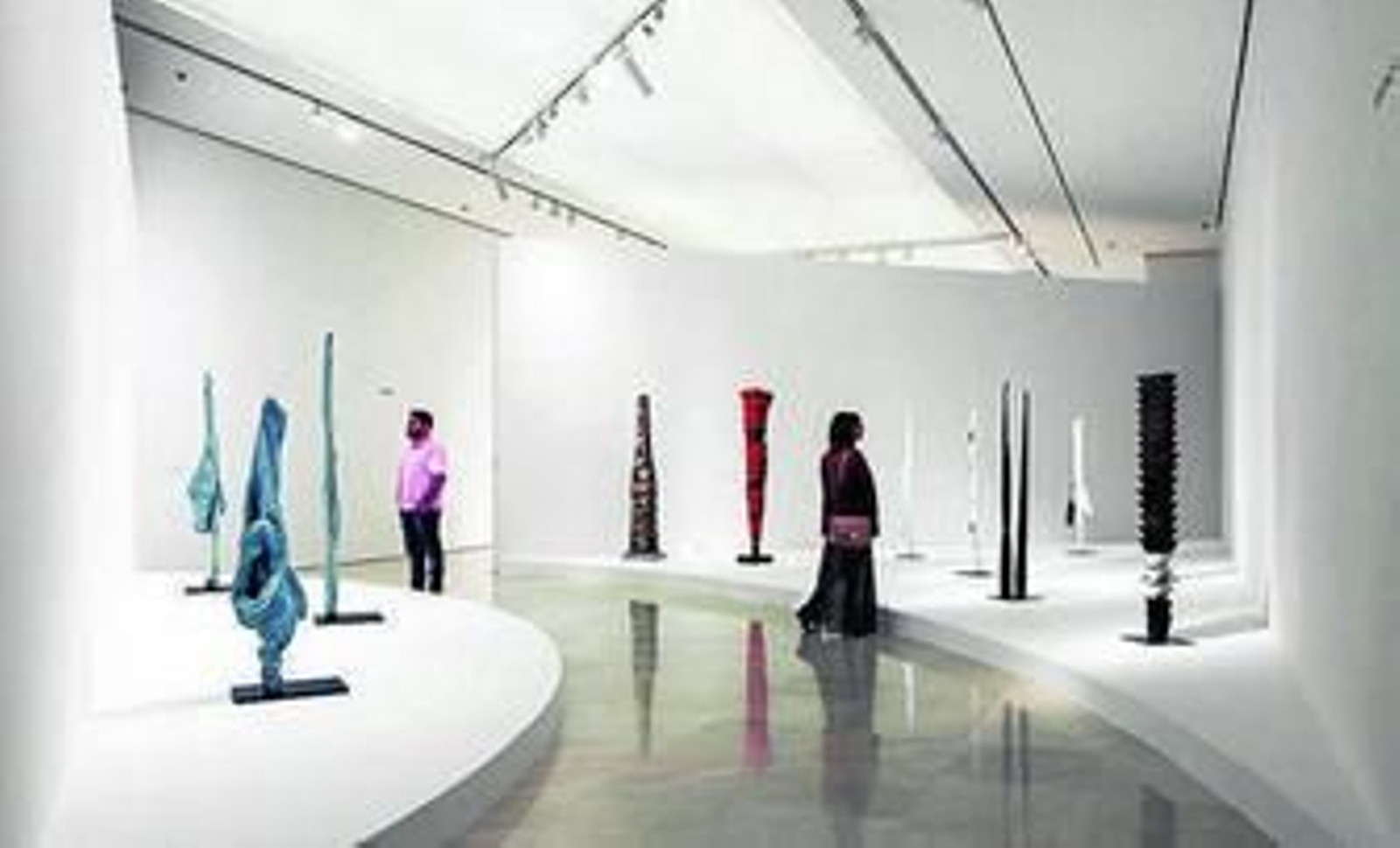 1. Reunión de esculturas en diversas técnicas; las de la izquierda, 'Ecos', están fechadas en 2007 y son de bronce pintado al óleo. 2. 'La pareja' (2003), escultura colgante en aluminio. 3. 'Mamá', la gran araña en el patio del museo .4. 'Celda XXVII'. 1. Reunión de esculturas en diversas técnicas; las de la izquierda, 'Ecos', están fechadas en 2007 y son de bronce pintado al óleo. 2. 'La pareja' (2003), escultura colgante en aluminio. 3. 'Mamá', la gran araña en el patio del museo .4. 'Celda XXVII'.