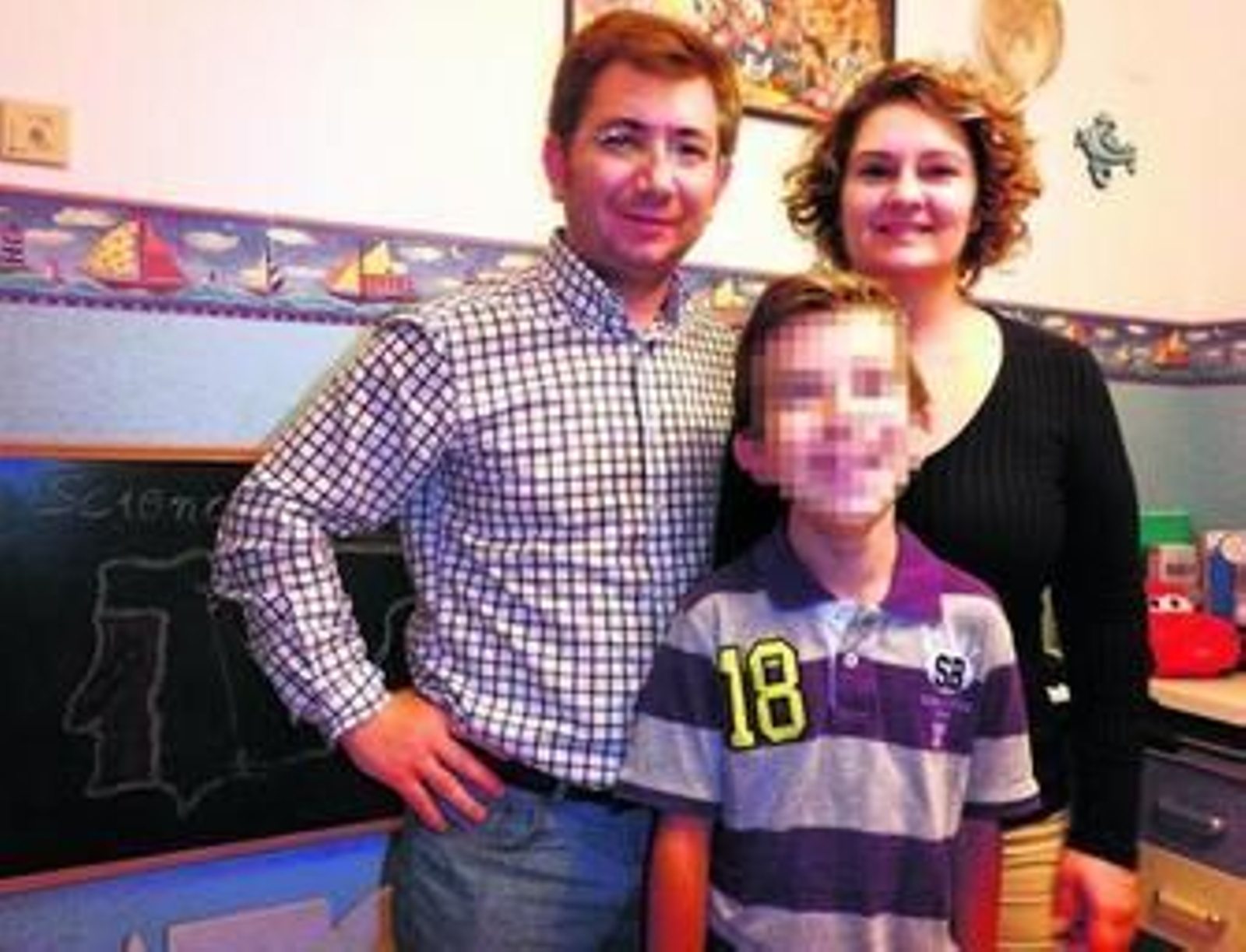 Rocío Báez, Fernando Fernández y su hijo Santi.