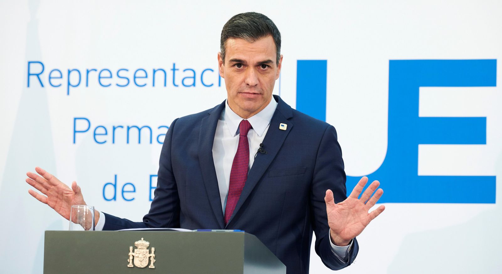 El presidente del Gobierno, Pedro Sánchez, en rueda de prensa este viernes en Bruselas.