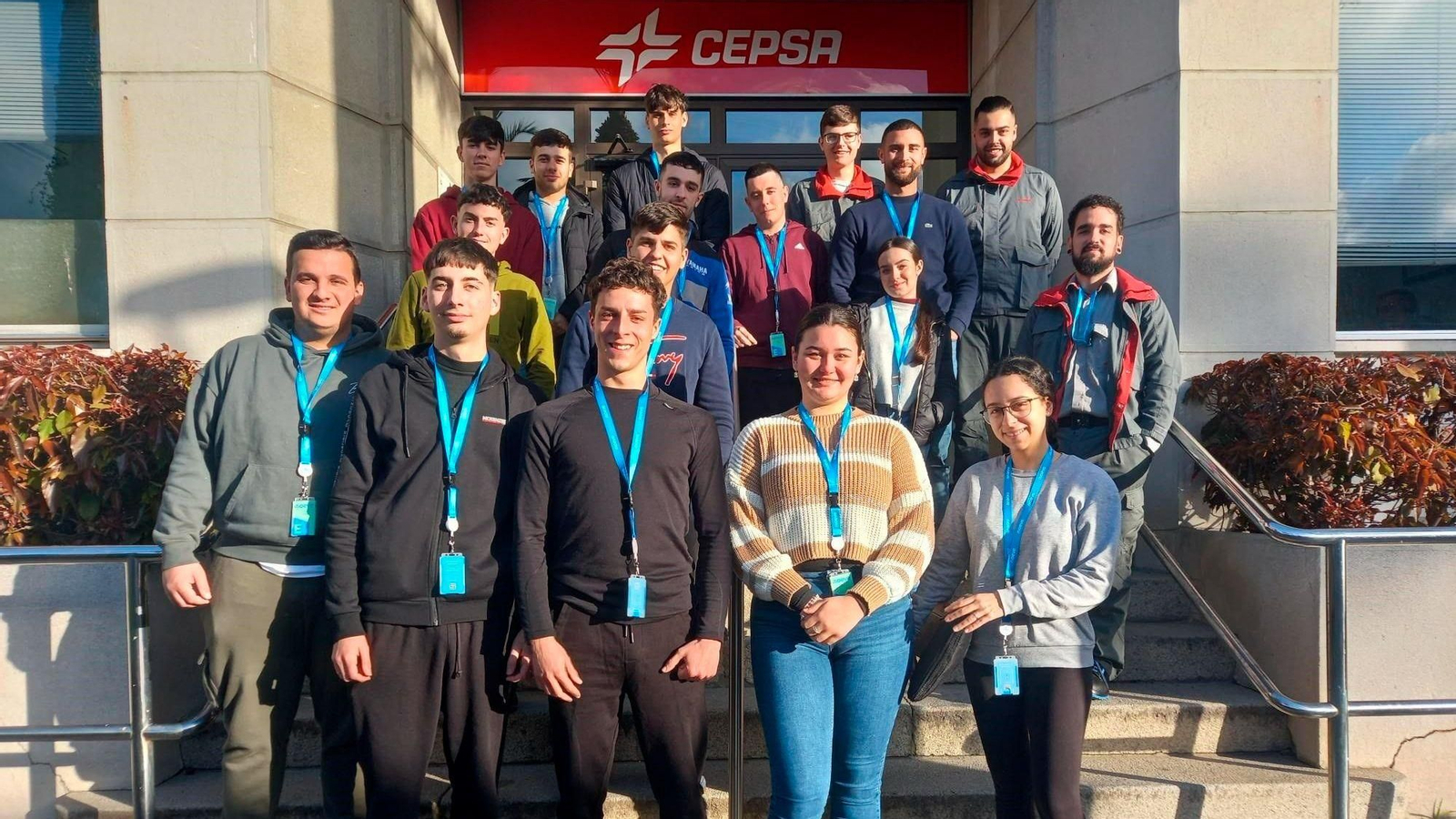 Alumnado de FP Dual del Campo de Gibraltar que ha iniciado sus prácticas en el Parque Energético de Moeve en San Roque.