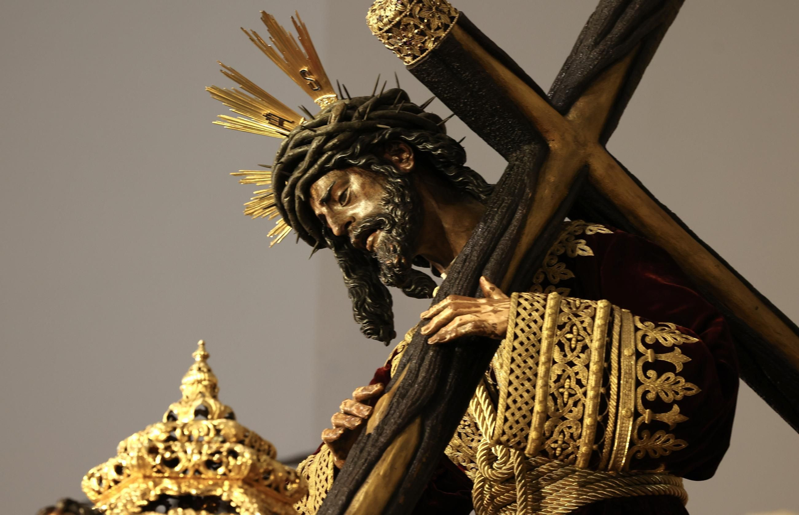 El Gran Poder ya está en su paso con la túnica persa