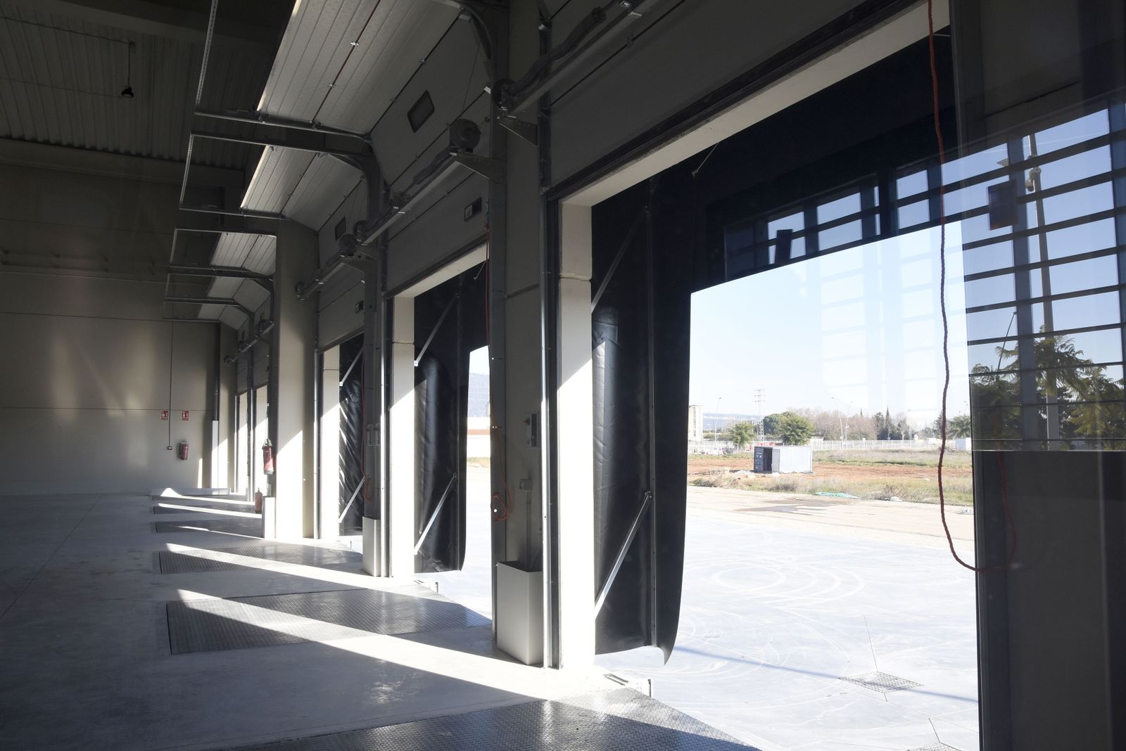 Una de las naves operativas en el área logística de Córdoba.