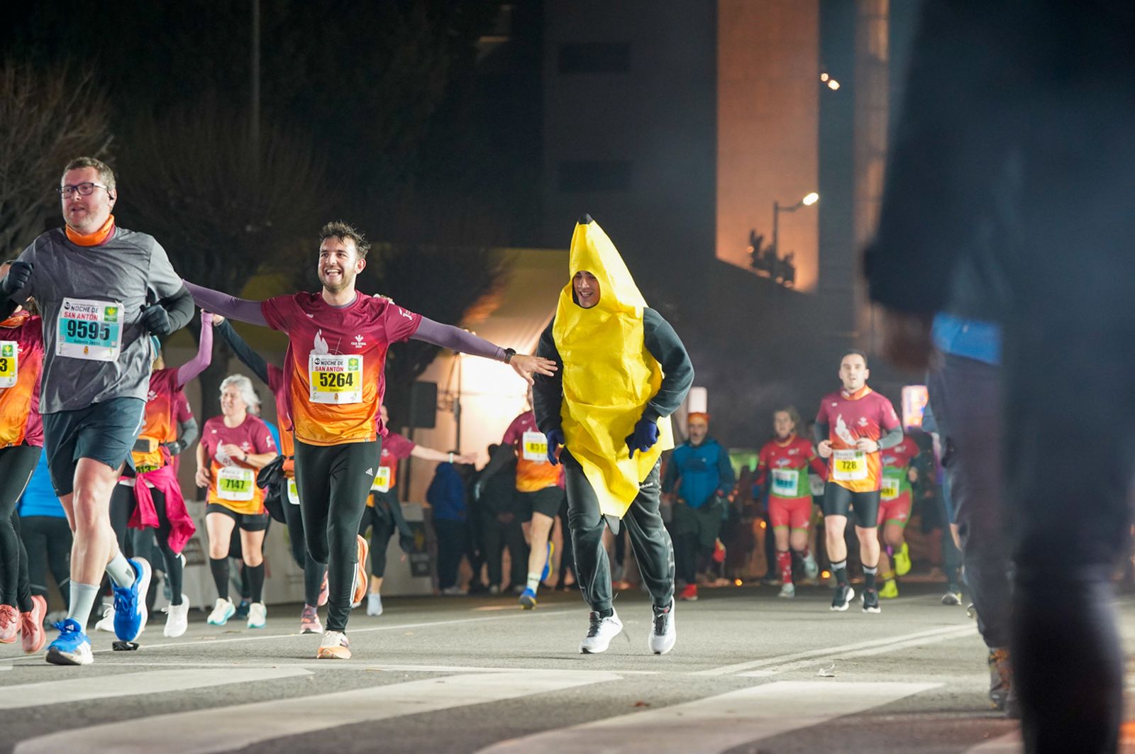 En imágenes: búscate en tu llegada a meta de la Carrera de San Antón 2026 (12)