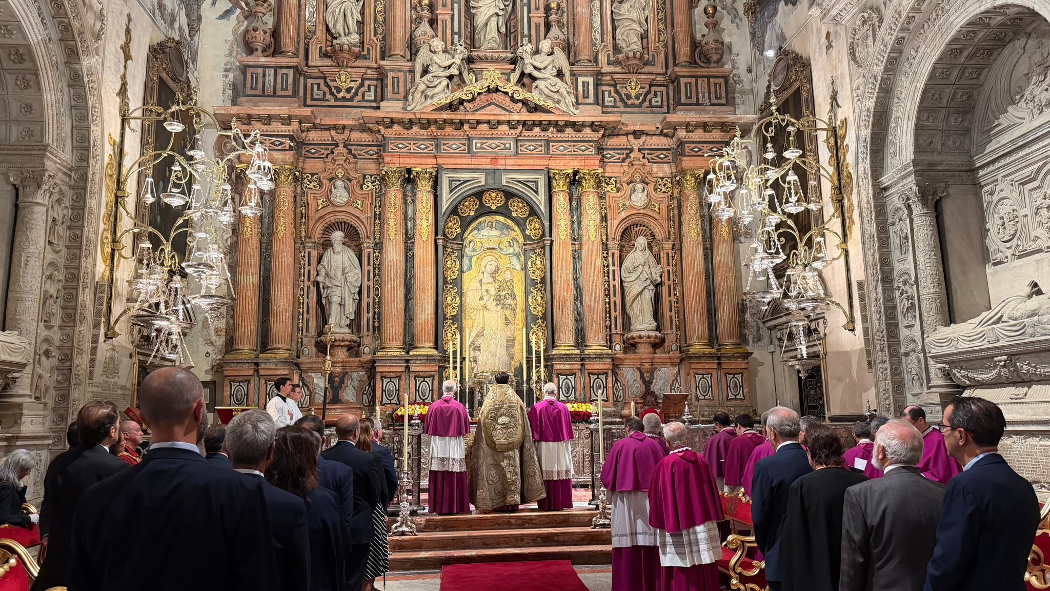 La Catedral de Sevilla celebra el Día de la Hispanidad