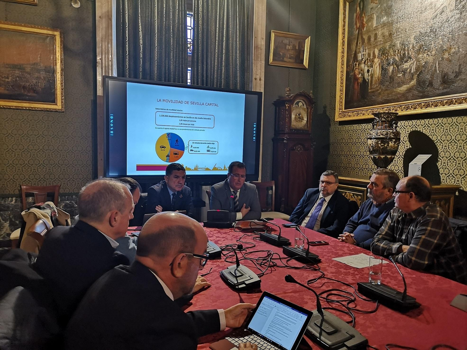 Un momento de la primera reunión de la comisión ejecutiva.