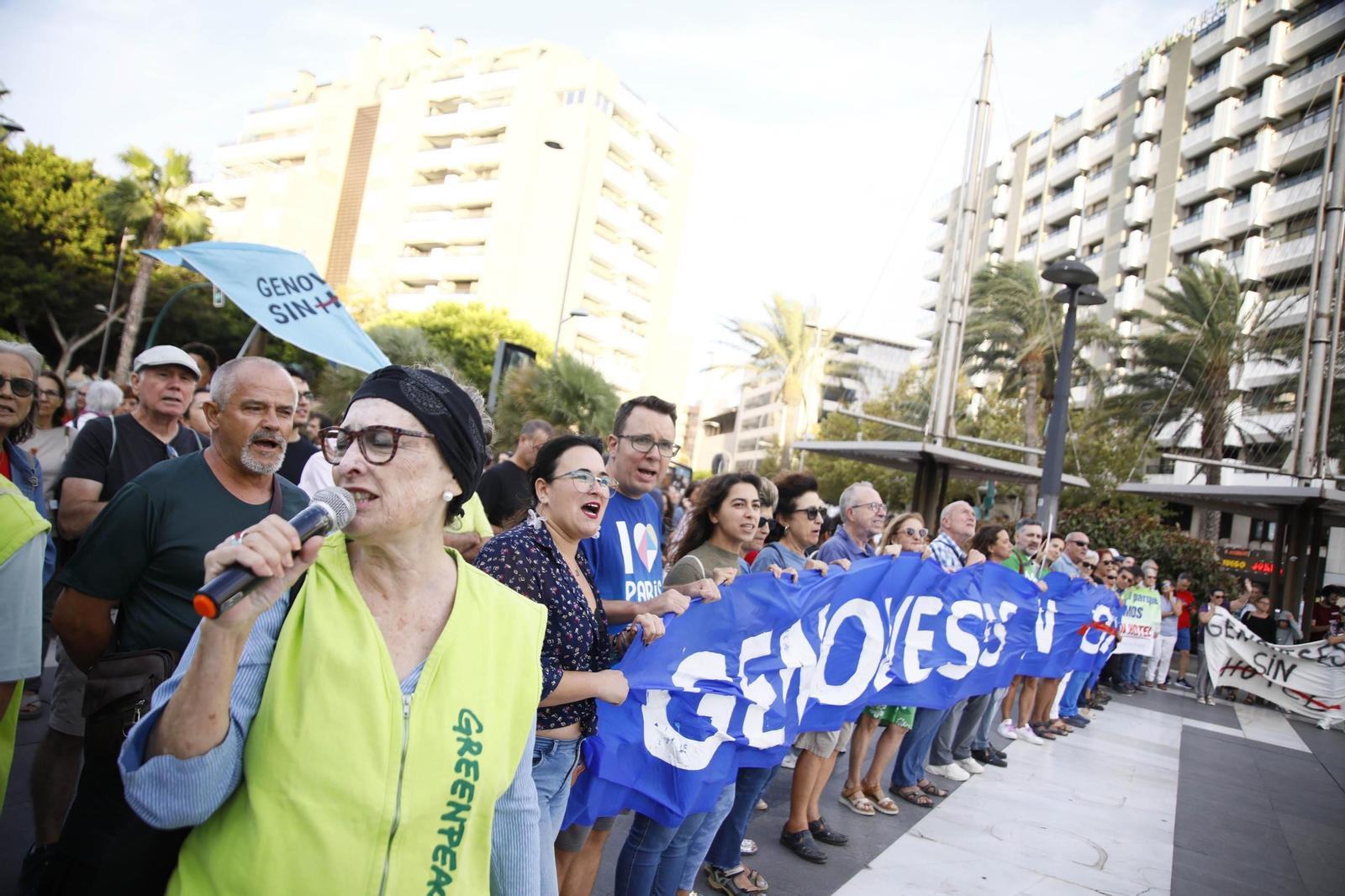 La manifestación "Genoveses sin hotel", en imágenes