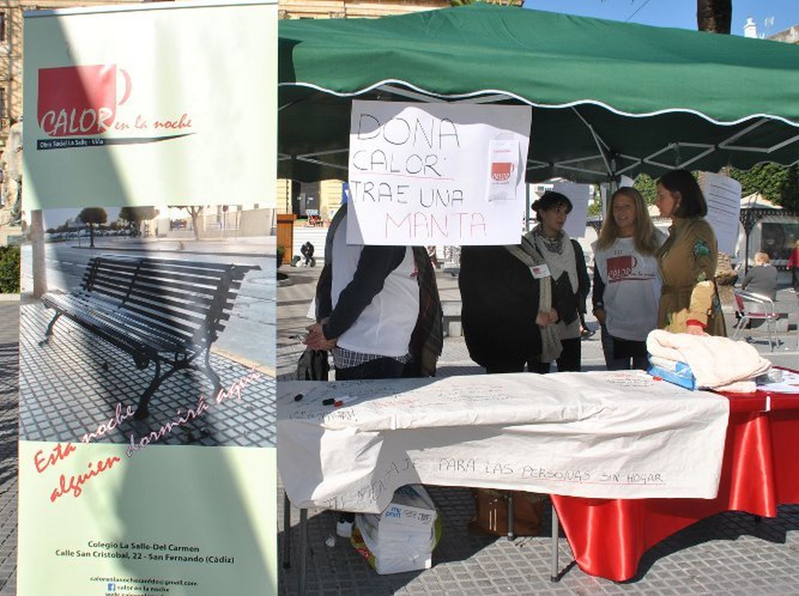 Stan instalado por la asociación en la calle Real.