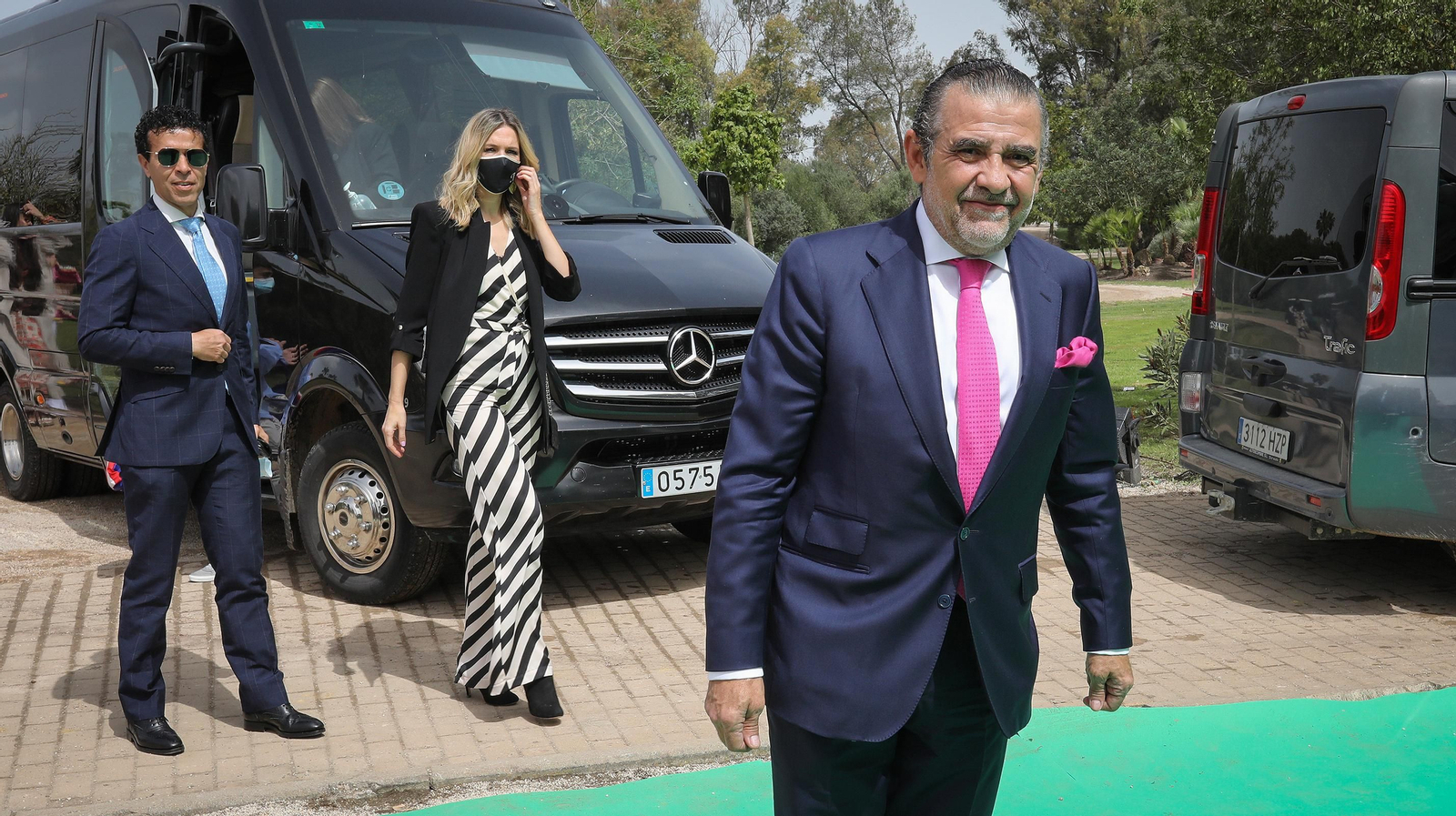 Artistas, políticos y empresarios en el bautizo de los nietos de José Luis López en Jerez