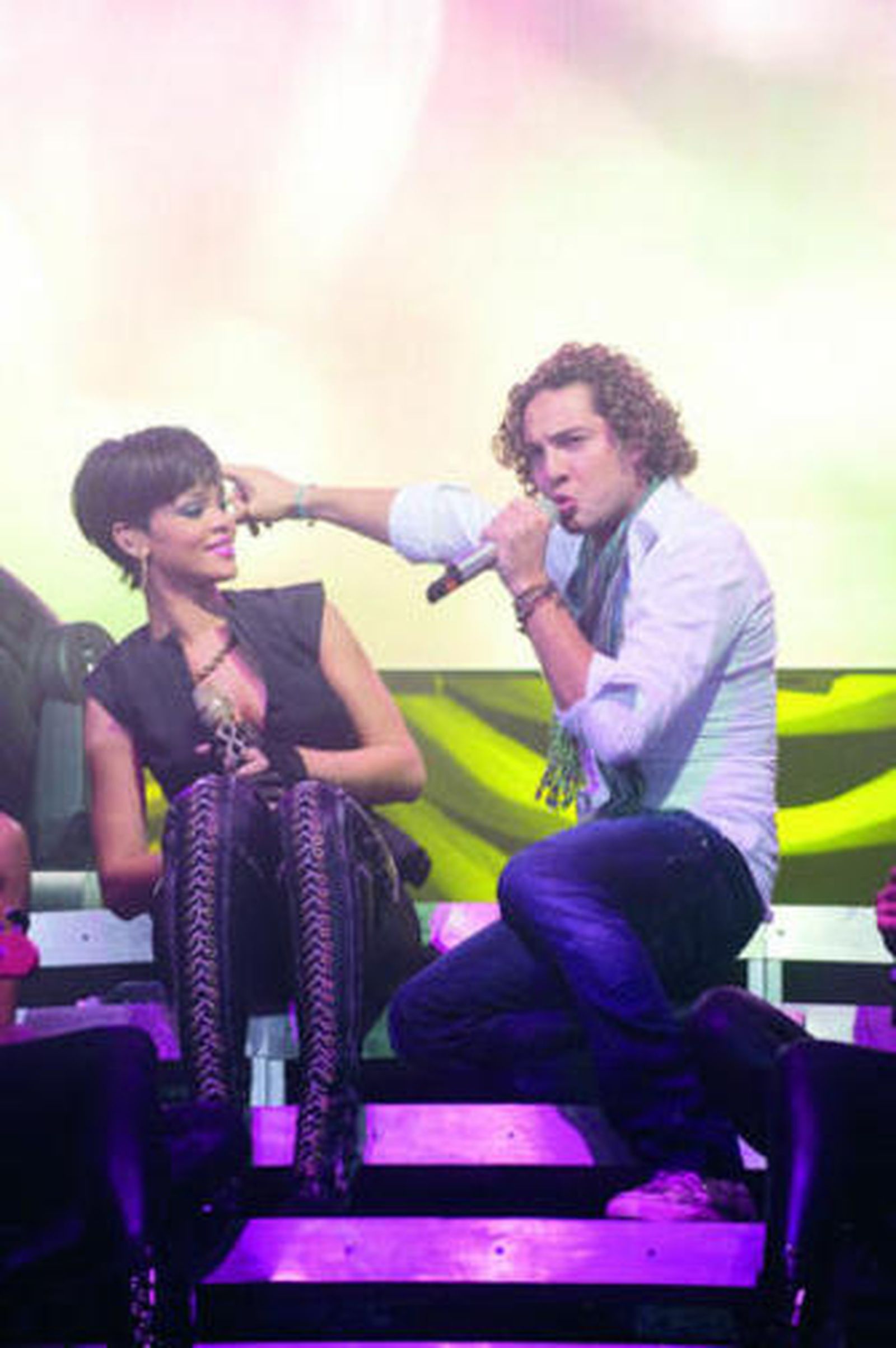 Rihanna acompañada de David Bisbal.