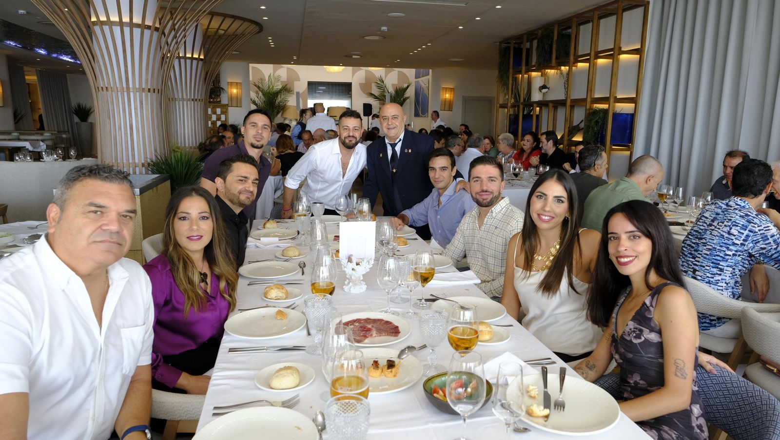 Comida de homenaje por su jubilación a Francisco Martínez, jefe de Servicios de 'El Acebuche'