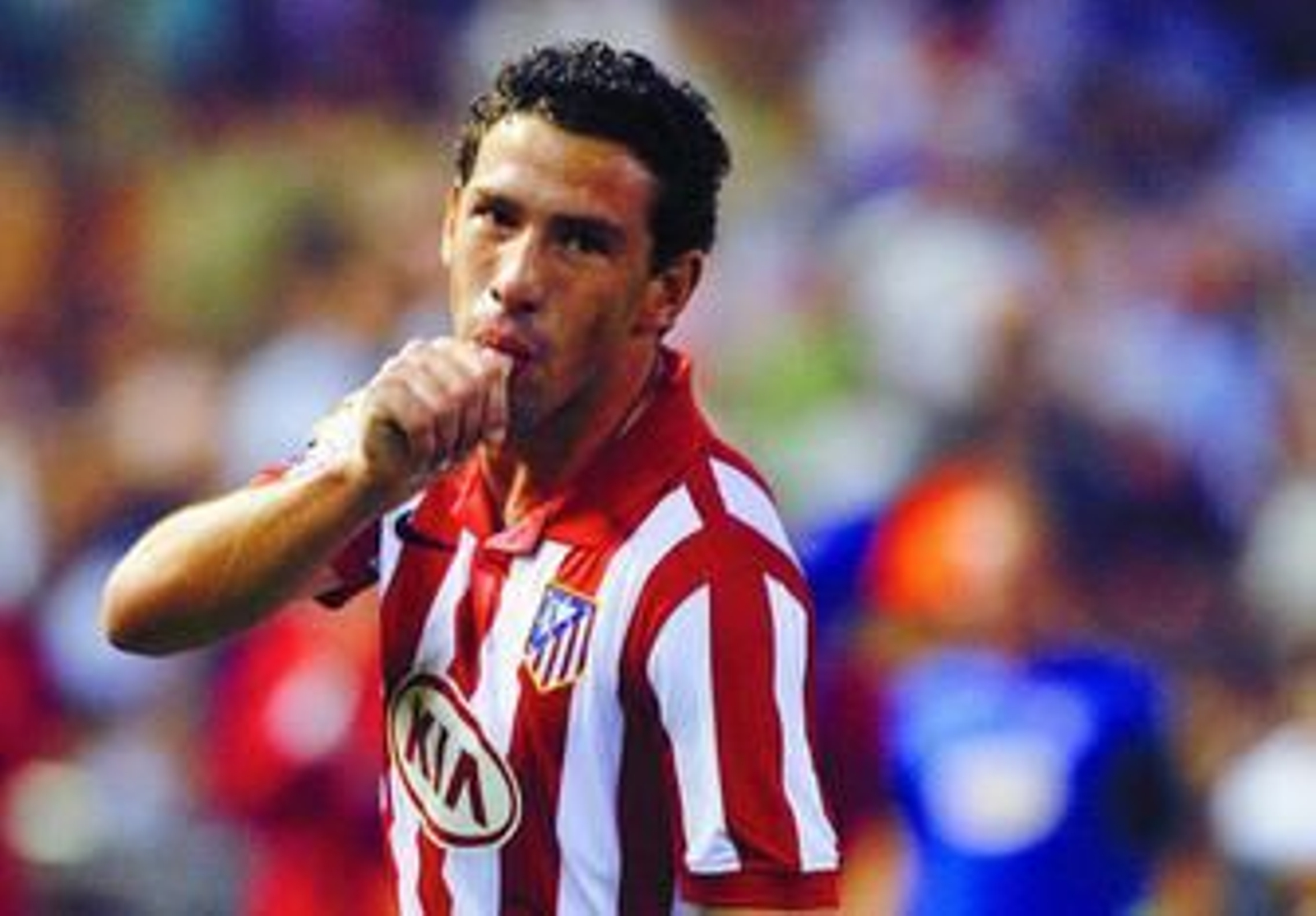 Maxi Rodríguez celebra el gol del empate ante el Valencia.