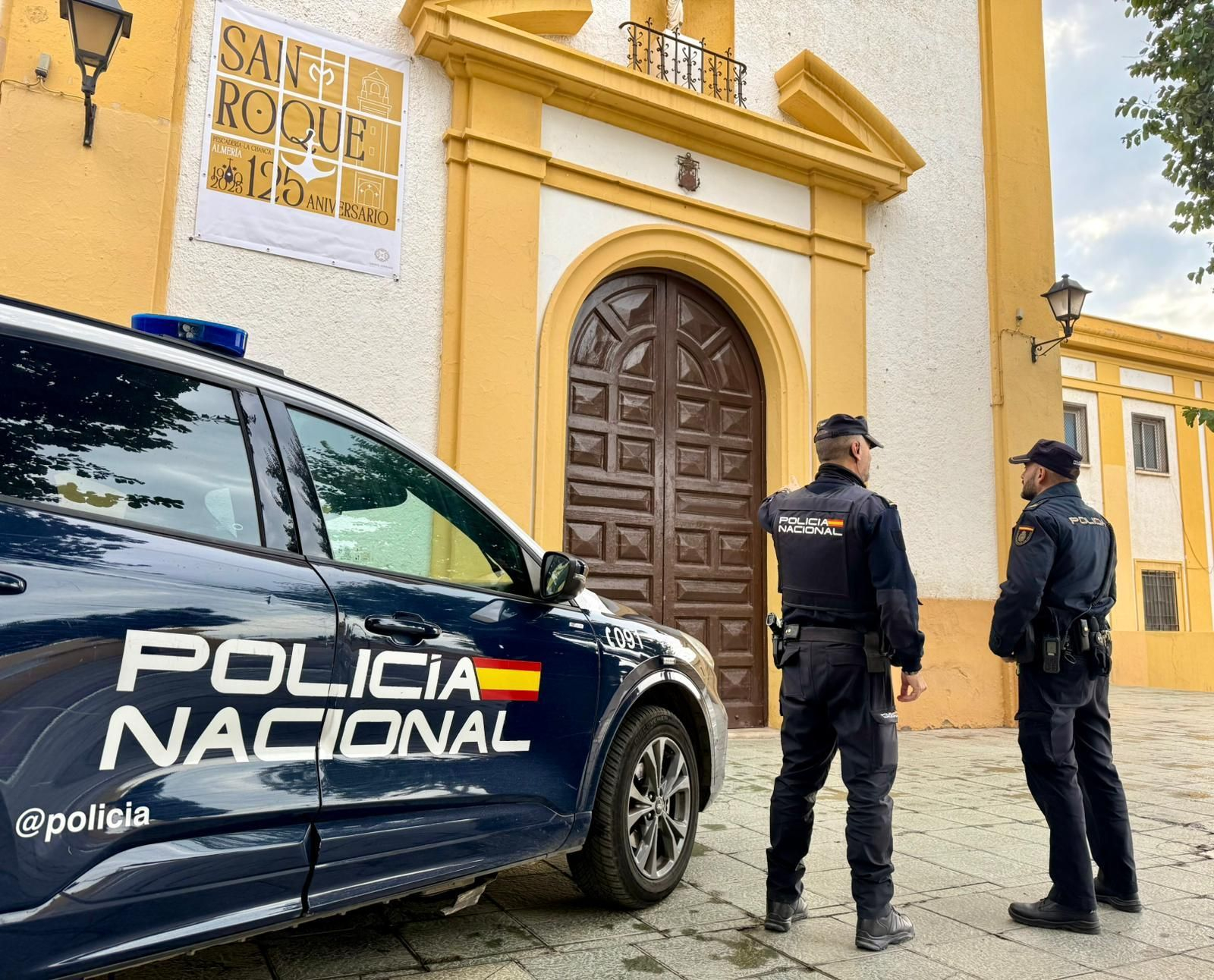 Agentes de la Policía Nacional en San Roque.