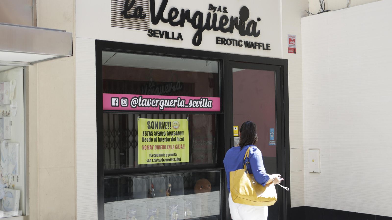 La fachada del establecimiento anterior, una vez que fue retirado el color rosa estridente.