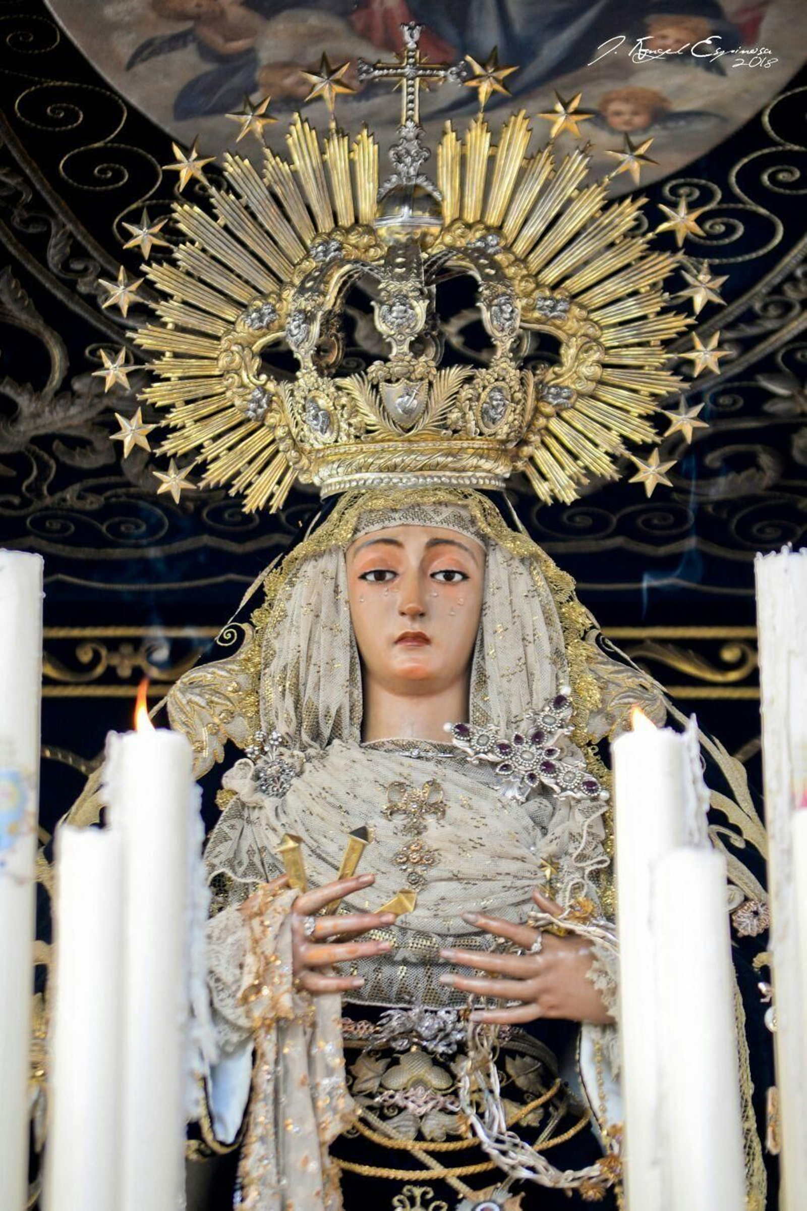 La Virgen de la Soledad, patrona de Cantillana, es una de las dolorosas más antiguas de la provincia.