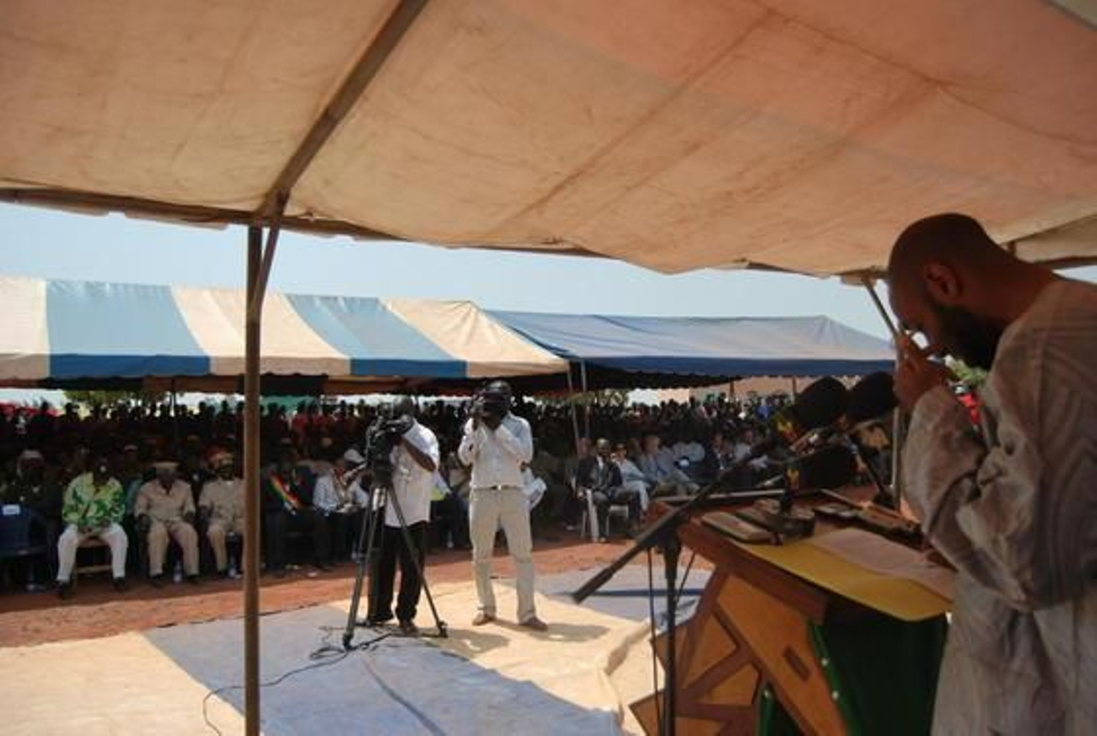 Kanoute se emociona durante su discurso de inauguración.

Foto: Juan Antonio Solis