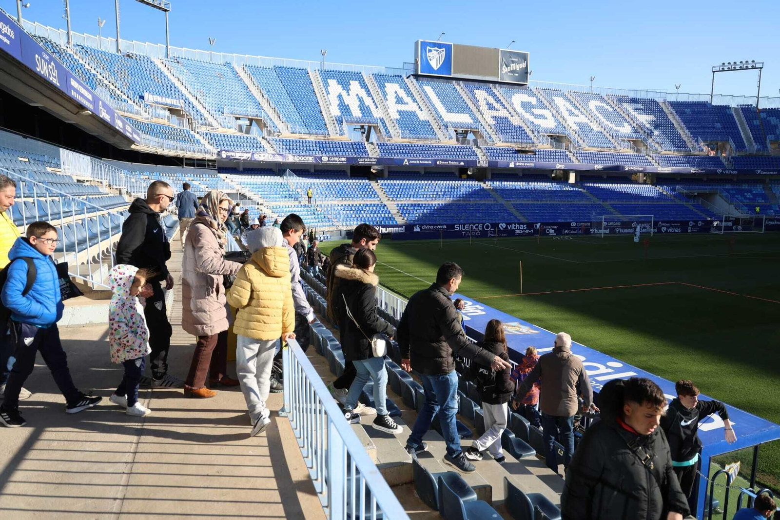 Búscate en las fotos del entrenamiento del Málaga abierto a la afición