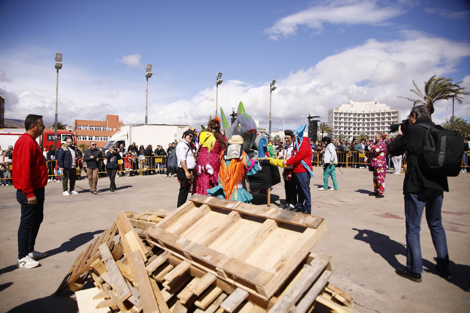 Las imágenes del entierro de la sardina en Almería