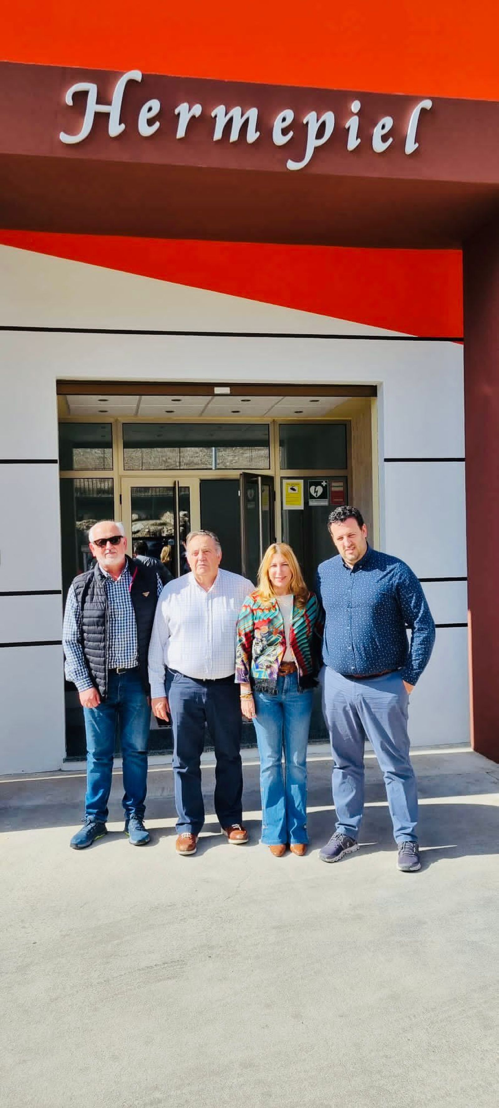 Inmaculada Olivero en su visita a la fábrica.