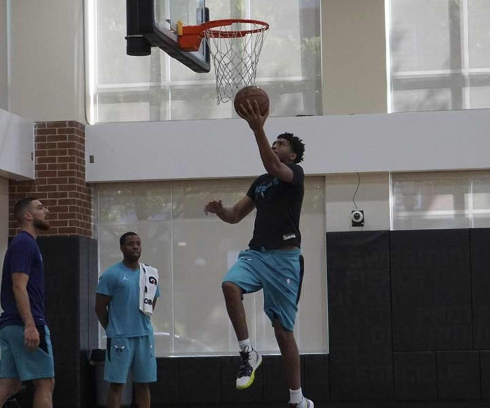 Las fotos de Francis Alonso con Charlotte Hornets