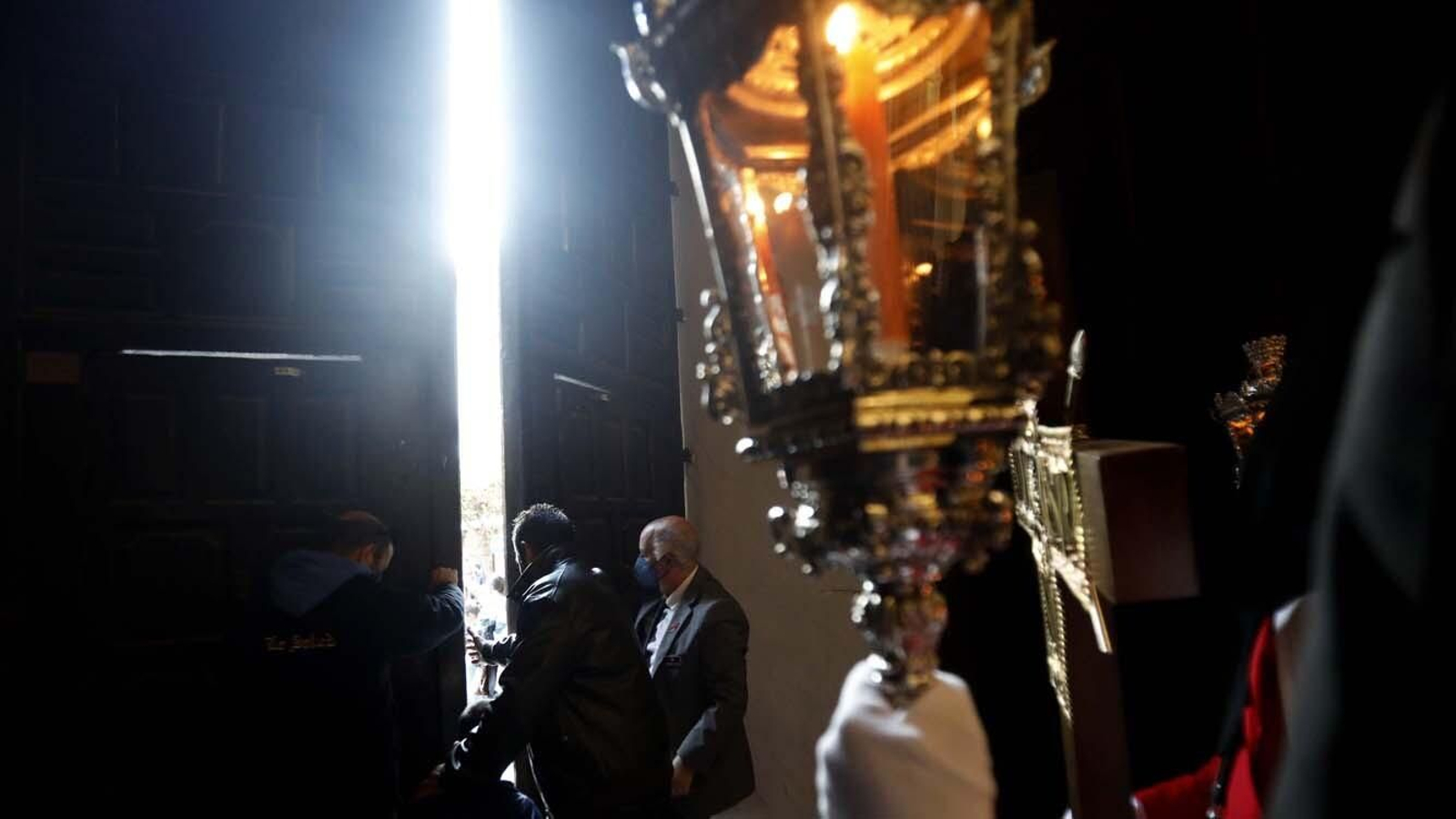Las imágenes del Martes Santo en Tarifa: La Salud