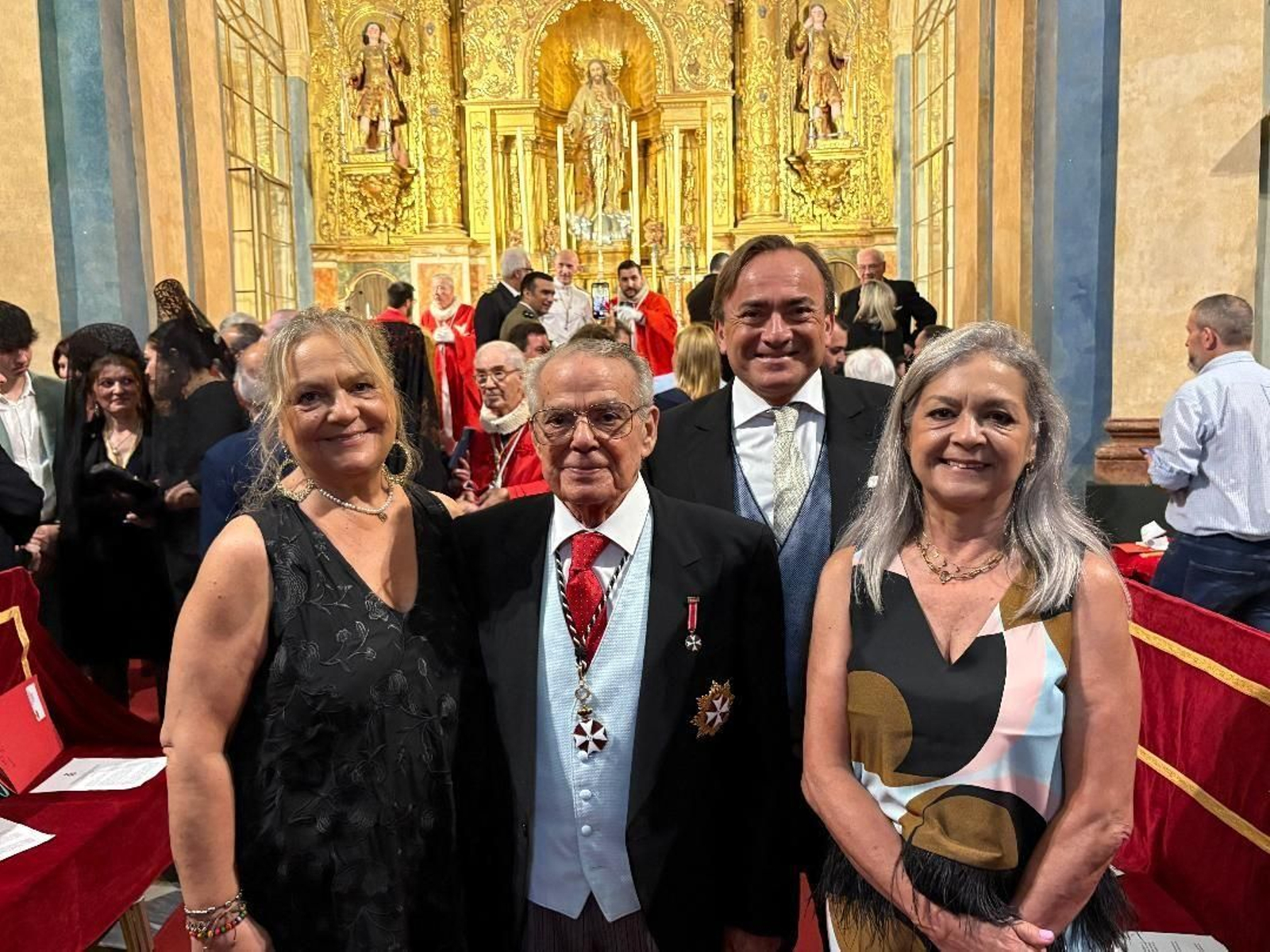 Lourdes y Herminia Pérez Luna, José Manuel Pérez Moreno y Carlos Téllez. Lourdes y Herminia Pérez Luna, José Manuel Pérez Moreno y Carlos Téllez.