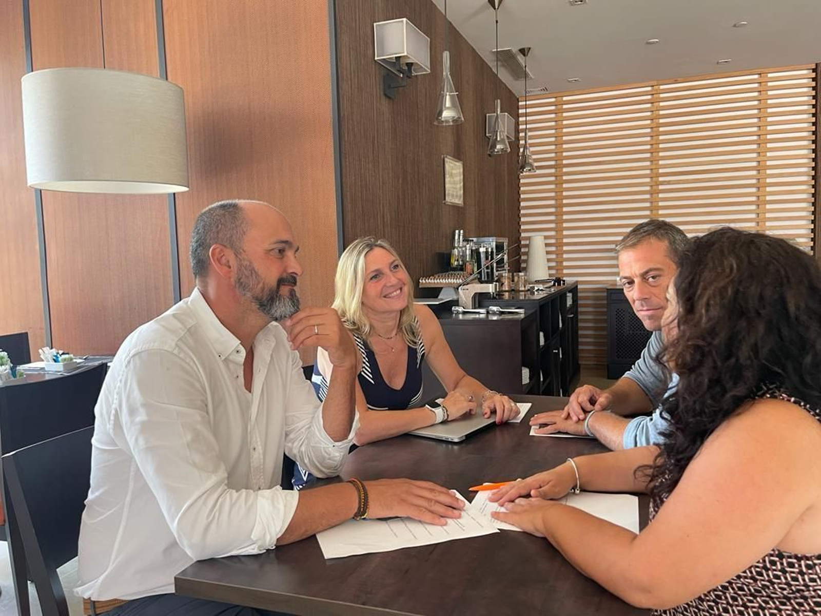 La reunión entre los representantes de los cuatro partidos que gobernarán la Mancomunidad. La reunión entre los representantes de los cuatro partidos que gobernarán la Mancomunidad.