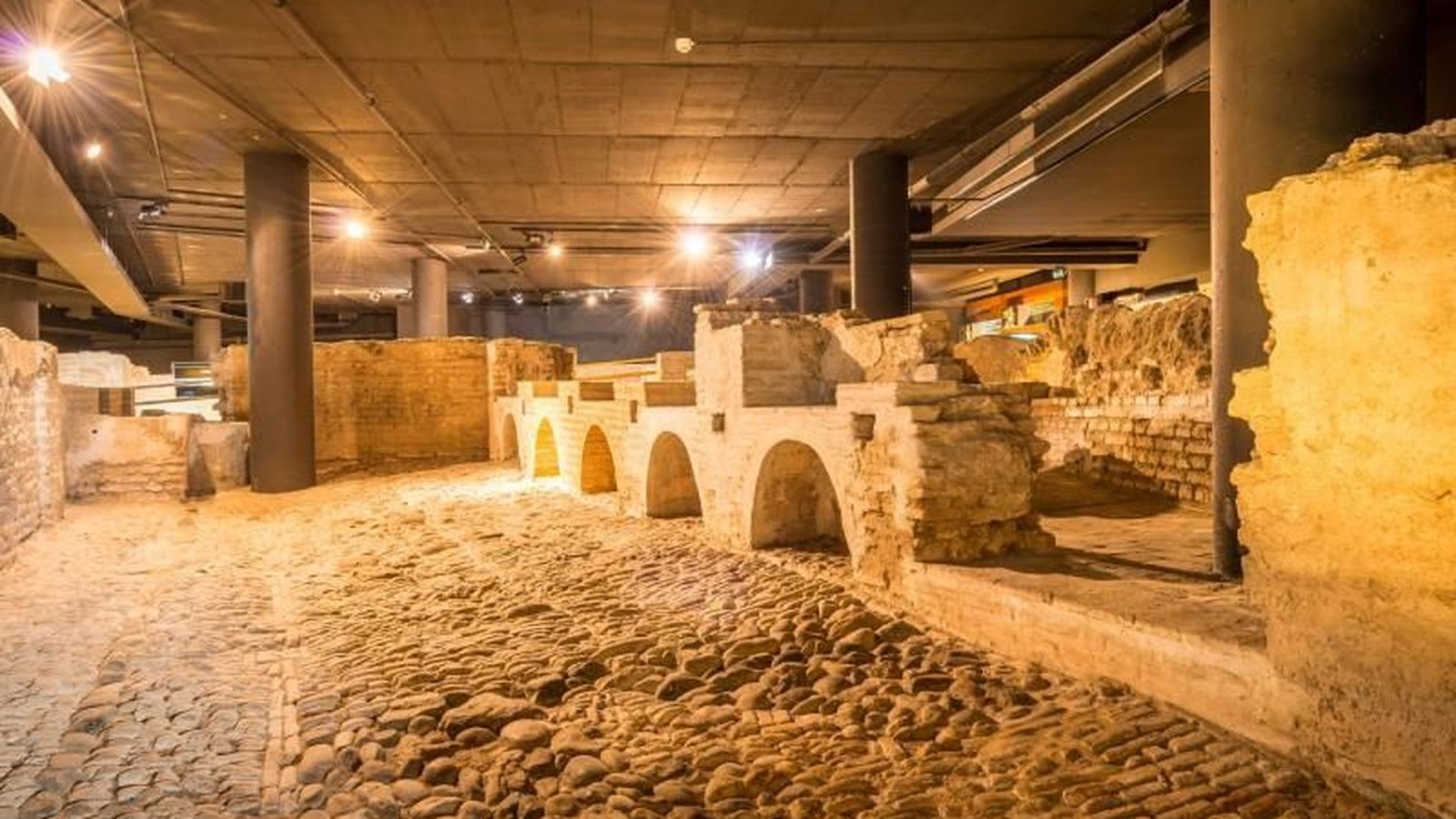 La cripta arqueológica del Castillo de San Jorge.