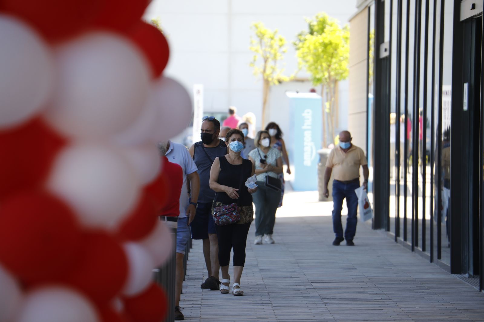 Día de apertura en el parque comercial Los Patios de Azahara de Córdoba, en imágenes