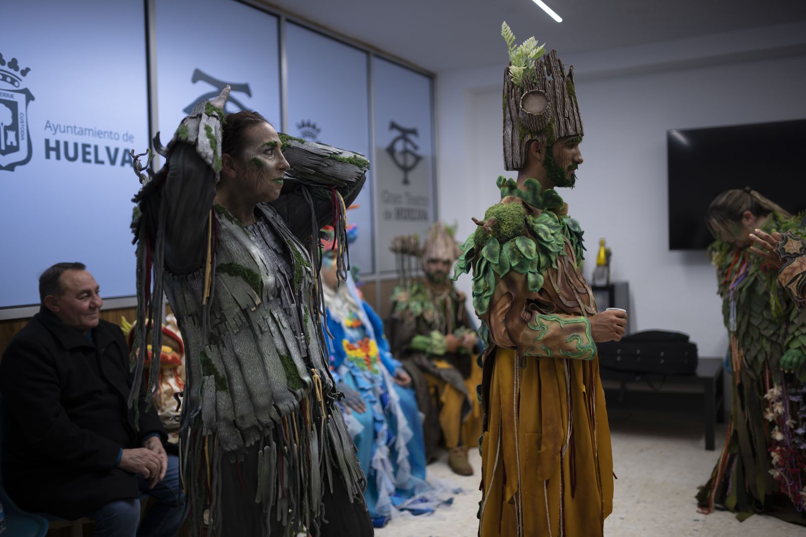 Imágenes de la actuación de la comparsa de Huelva "La vieja verde" en el Carnaval Colombino