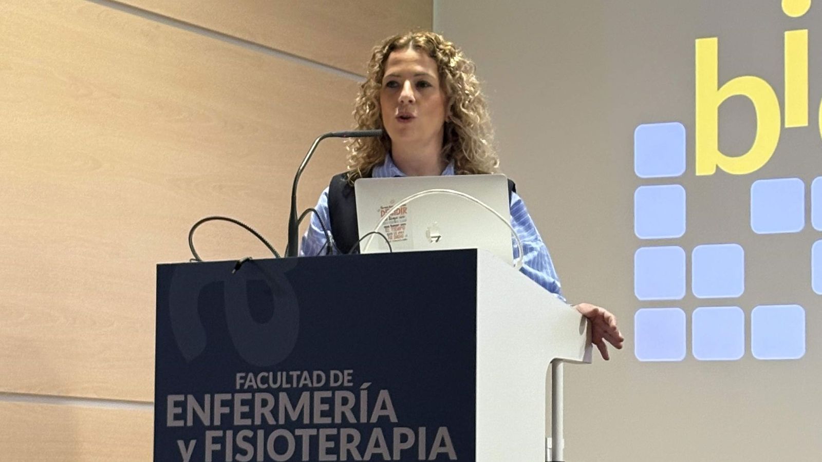 Rosa María Durán, pronunciando la conferencia titulada ‘Algoritmos Matemáticos al Servicio de la Medicina’.