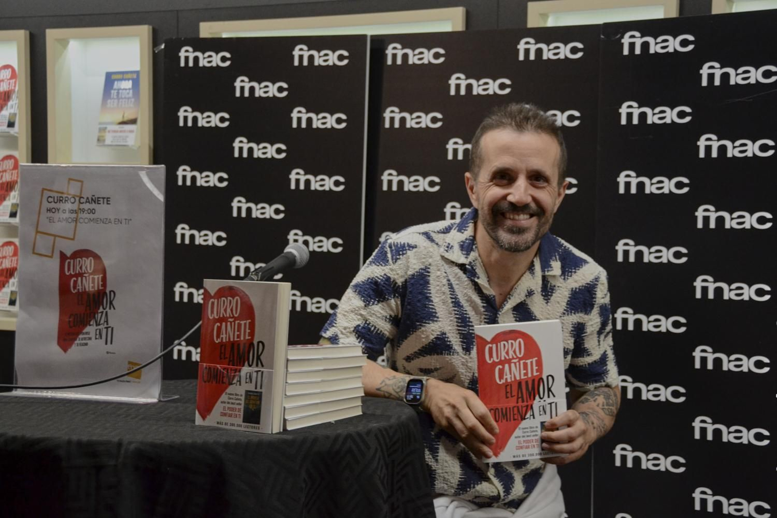 Curro Cañete presenta 'El amor comienza en ti'