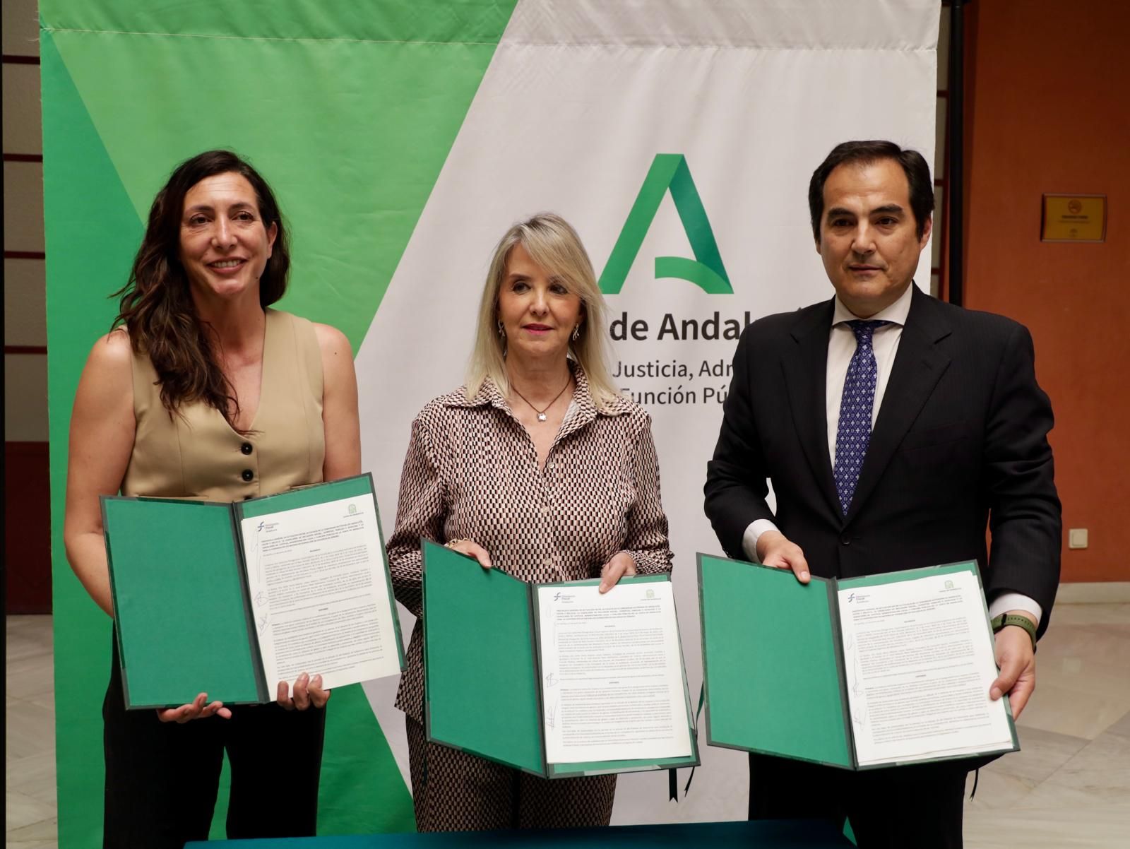 Los consejeros Loles López y José Antonio Nieto y la fiscal superior Ana Tárrago