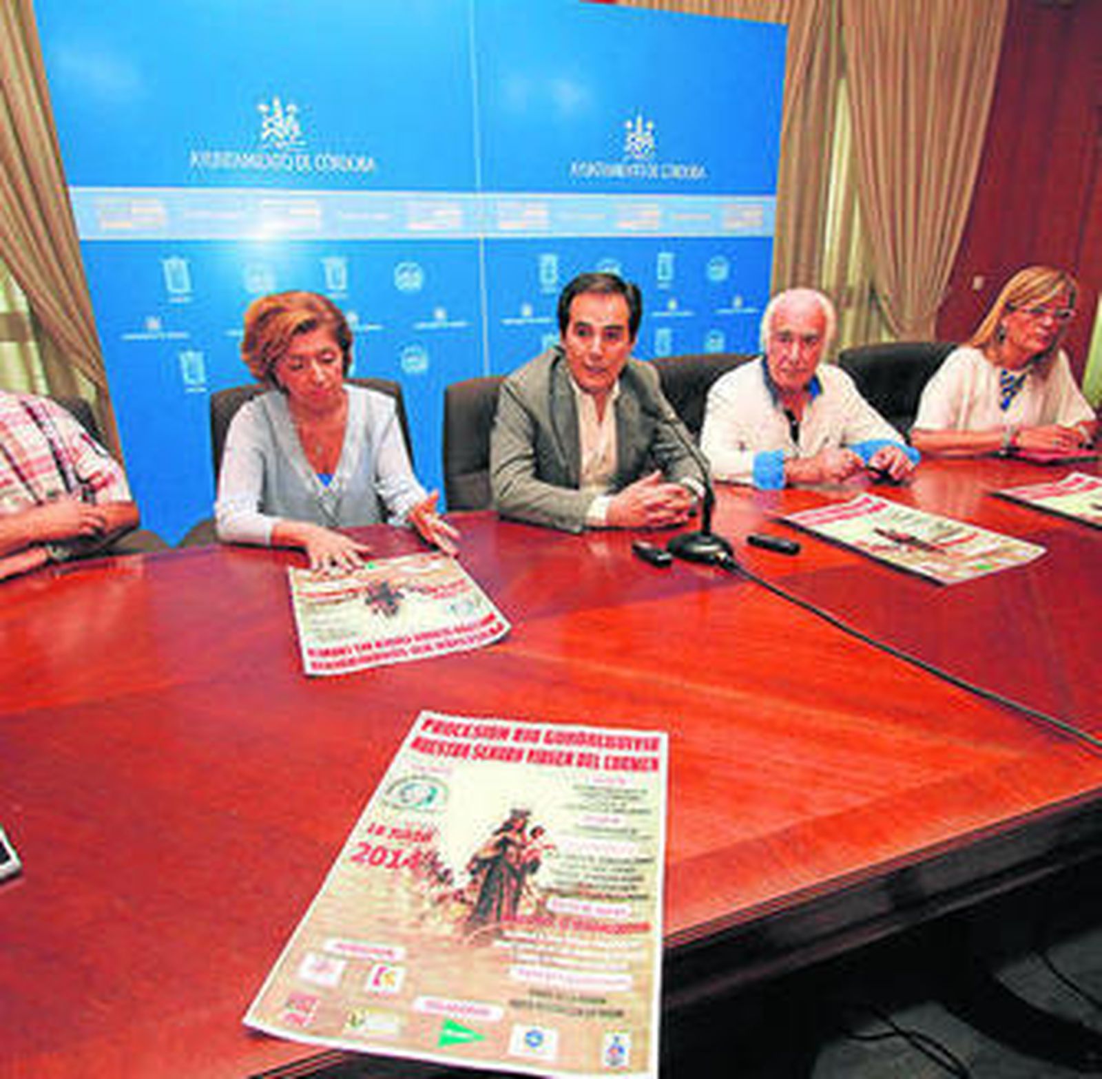 Presentación de la procesión del Carmen por el Río Guadalquivir.
