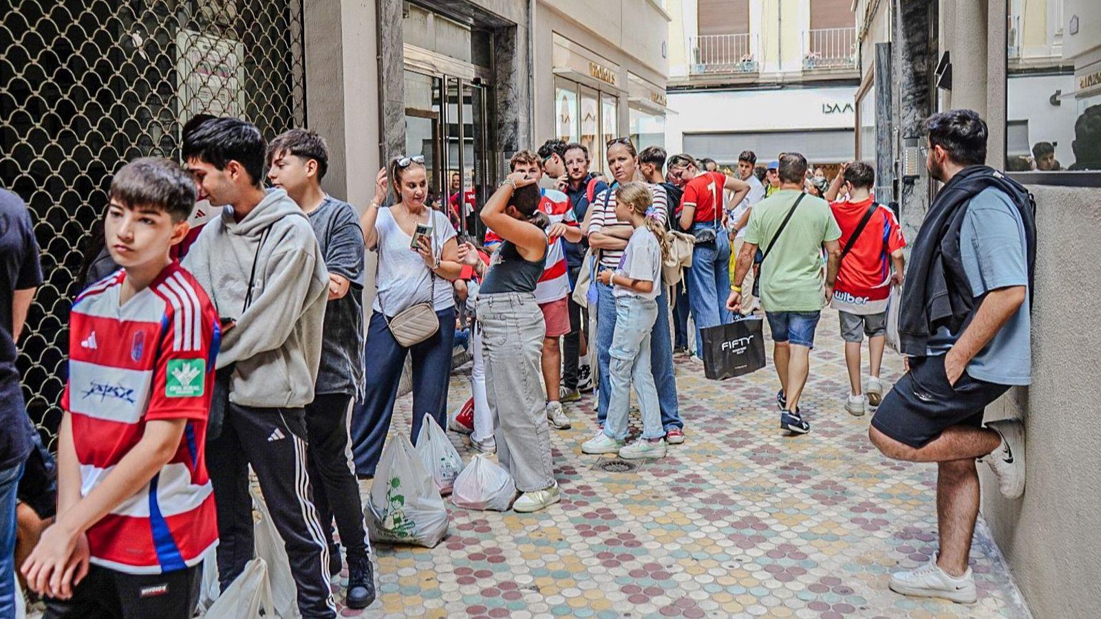 El cantante Saiko organiza una recogida de alimentos por el aniversario de su concierto en la Plaza de Toros