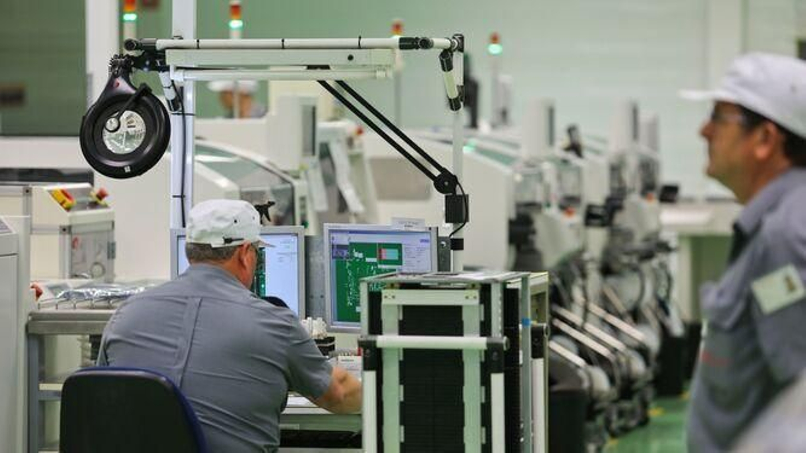 Empleados de Fujitsu en Málaga en una imagen de archivo.