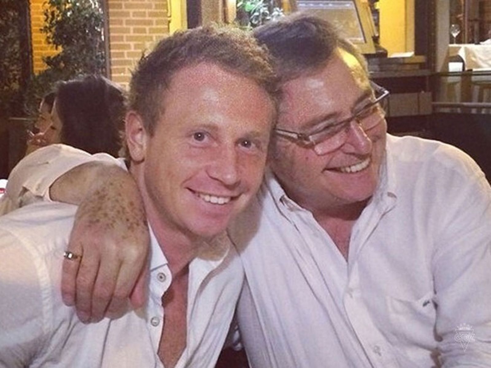 Liam Robinson (i), con su padre Michael.