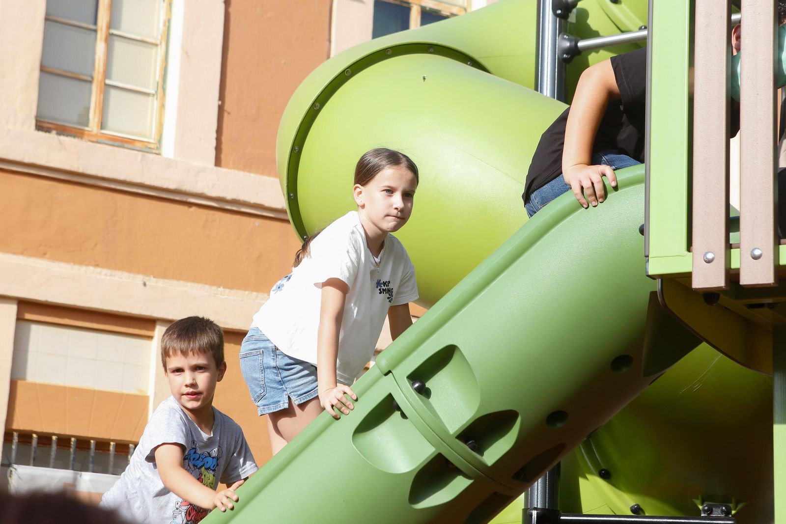 Las fotos de la inauguración del nuevo parque infantil junto al Conservatorio de La Línea