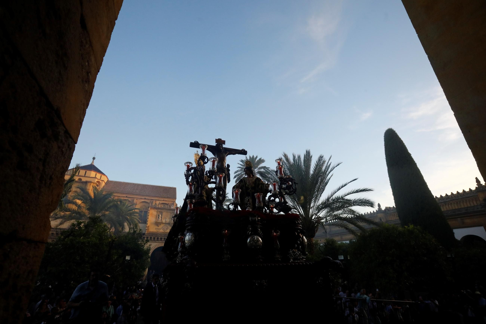 Las mejores fotos de los traslados de regreso de las hermandades tras el Magno Vía Crucis de Córdoba