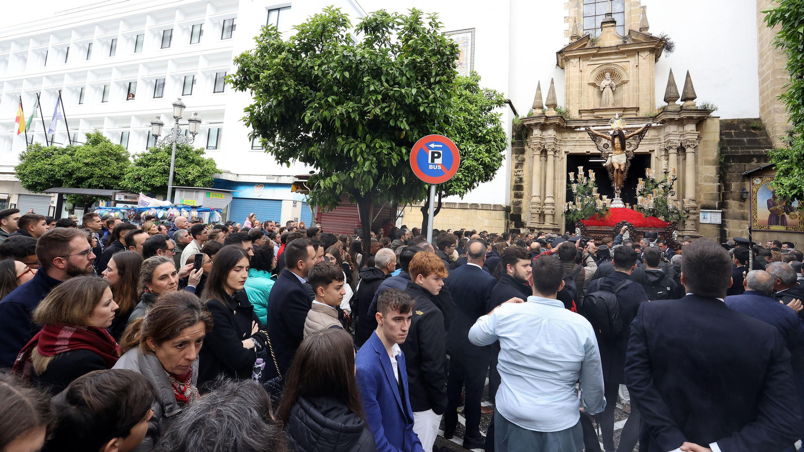 Las Viñas y El Cristo vuelven a sus templos