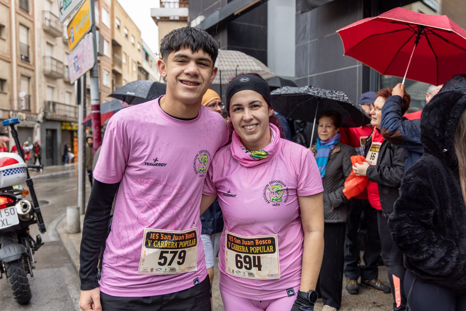 En imágenes: la lluvia no frena a más de un millar de corredores en la V Carrera Popular del IES San Juan Bosco (1)