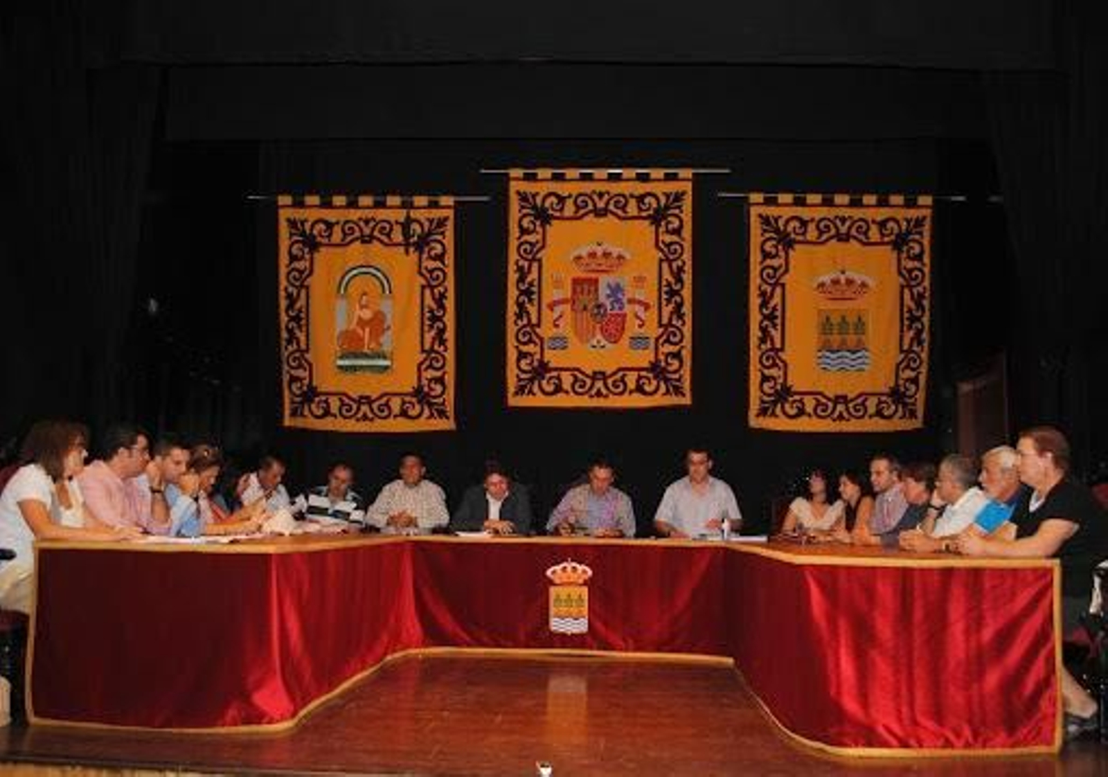 Sesión plenaria en Albox con José García Navarro como alcalde.