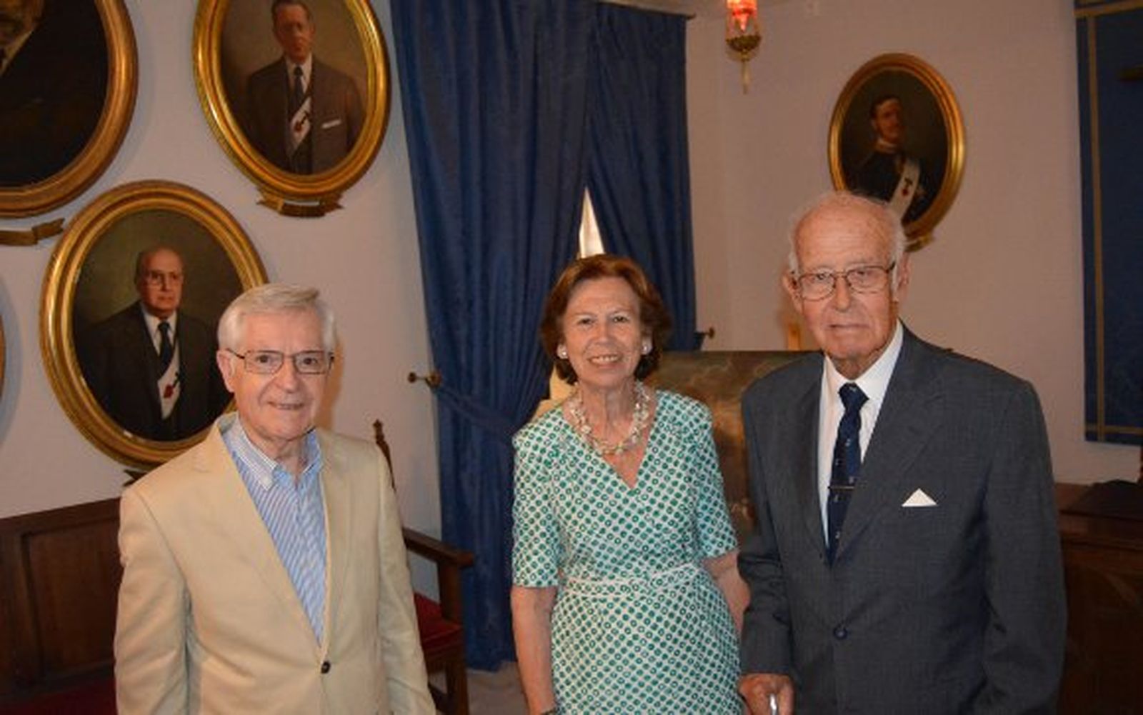 Joaquín Díaz, Sole García y Carlos Sacaluga, en el Salón de Cabildos de la Santa Caridad.

Foto: Ignacio Casas de Ciria