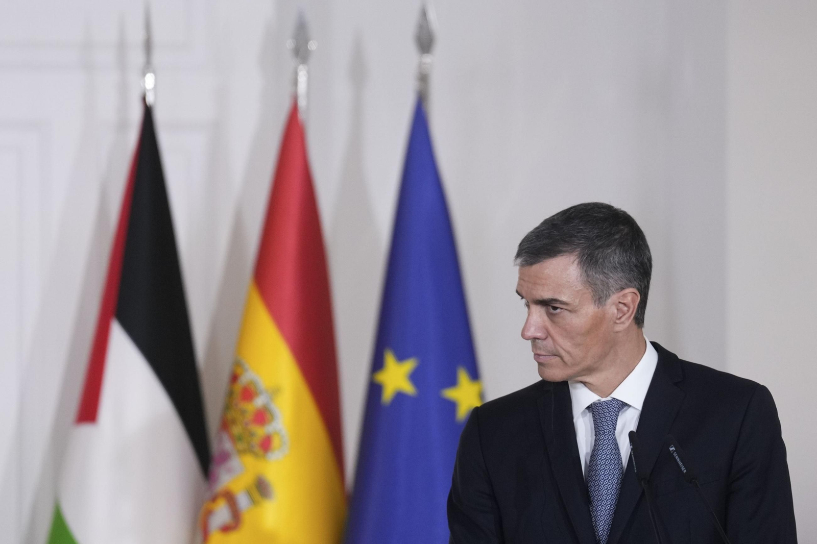 El CIS mantiene al PSOE con nueve puntos de ventaja sobre el PP en pleno estallido de los casos Ábalos y Salazar.