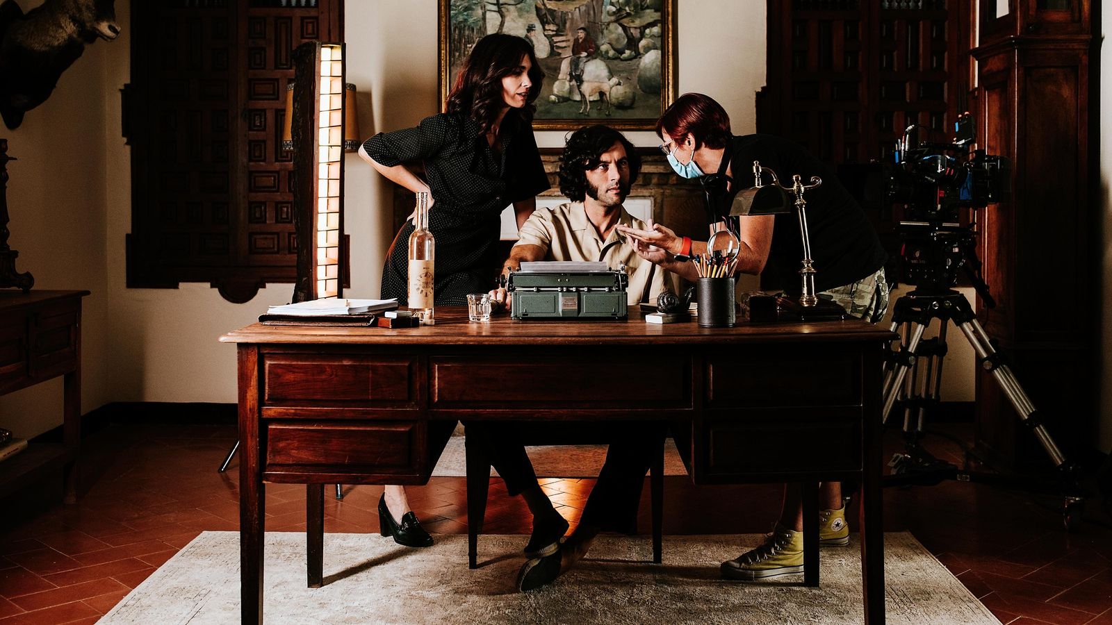 Una imagen del rodaje de 'La casa del caracol' con Paz Vez, Javier Rey y Macarena Astorga.