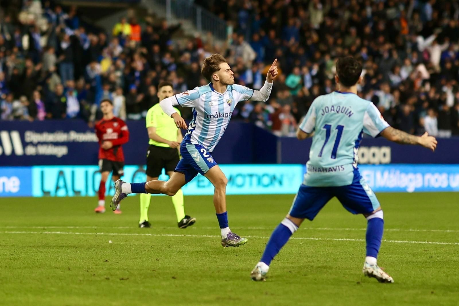 Adrián Niño celebra el 1-0 al Mirandés