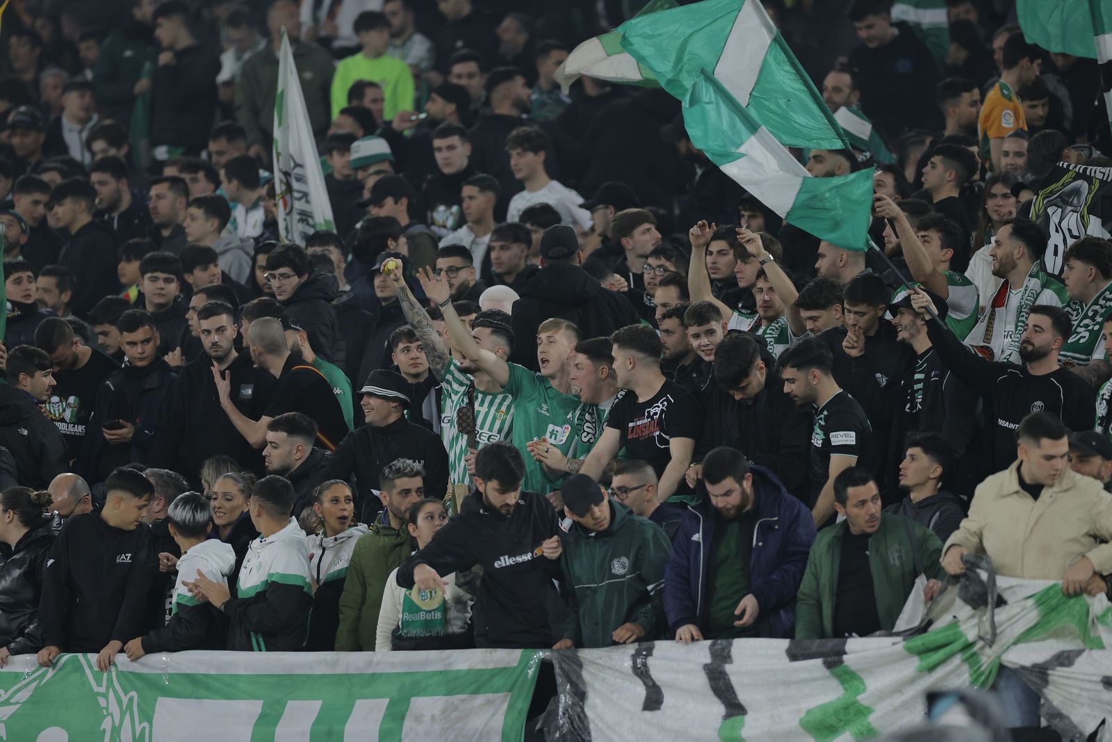 Buscate en las fotos del Betis - Feyenoord