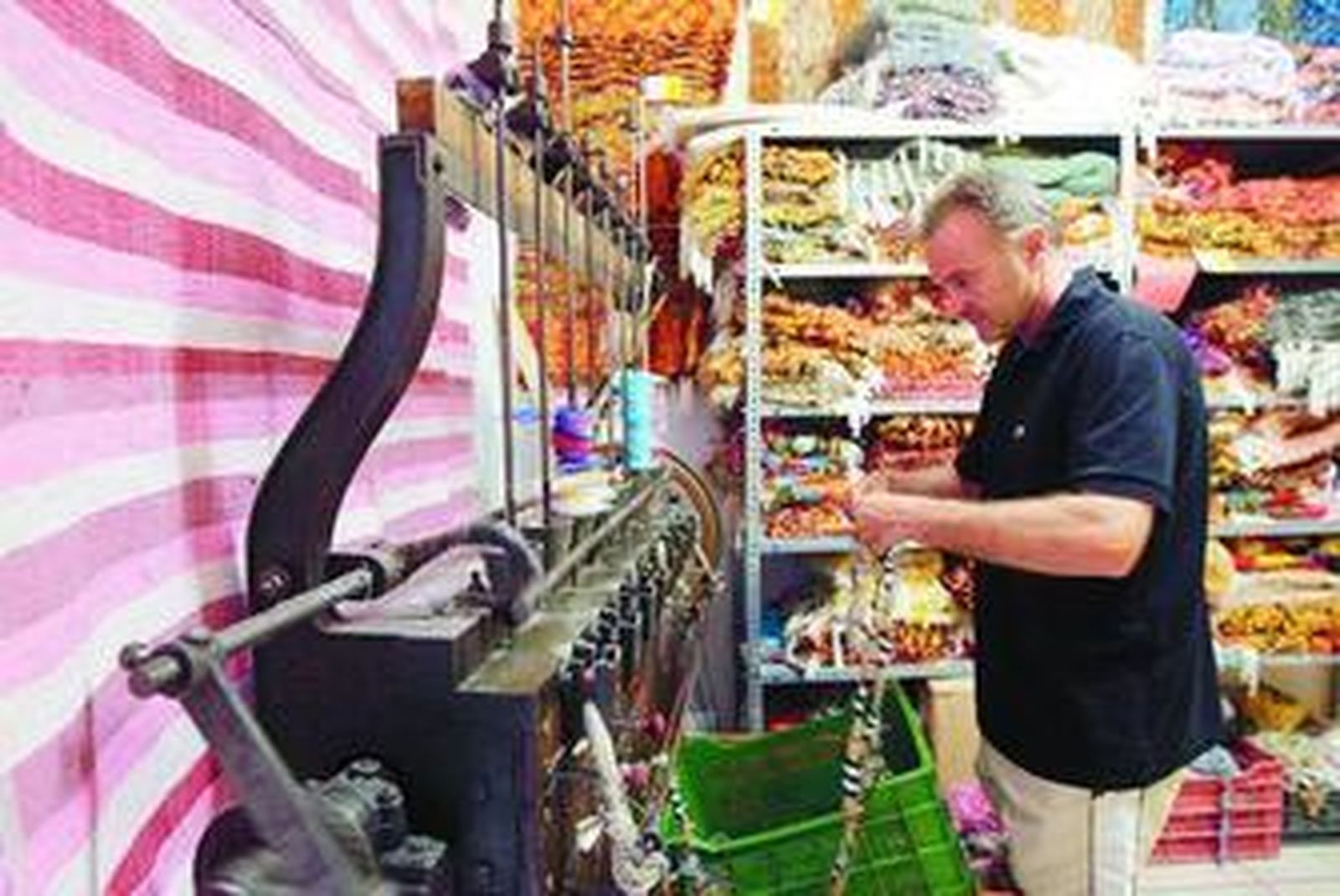 En el telar de Jesús López se hacen en el día jarapas por encargo